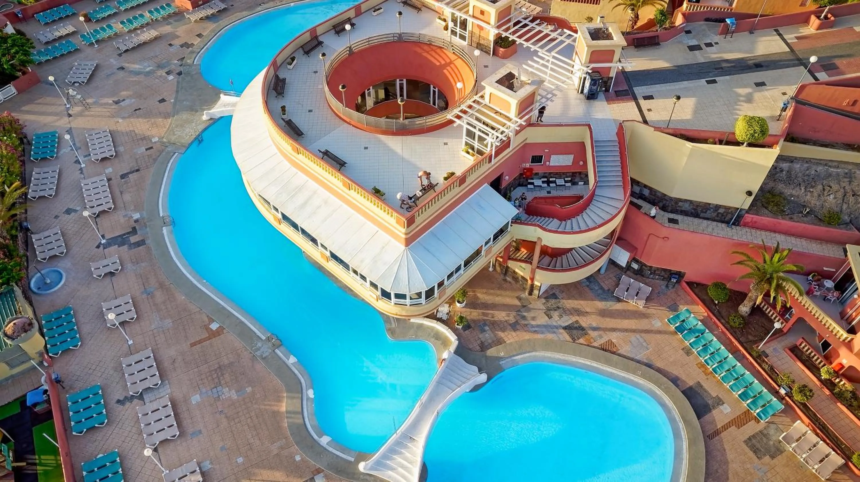 Swimming pool in Laguna Park 2