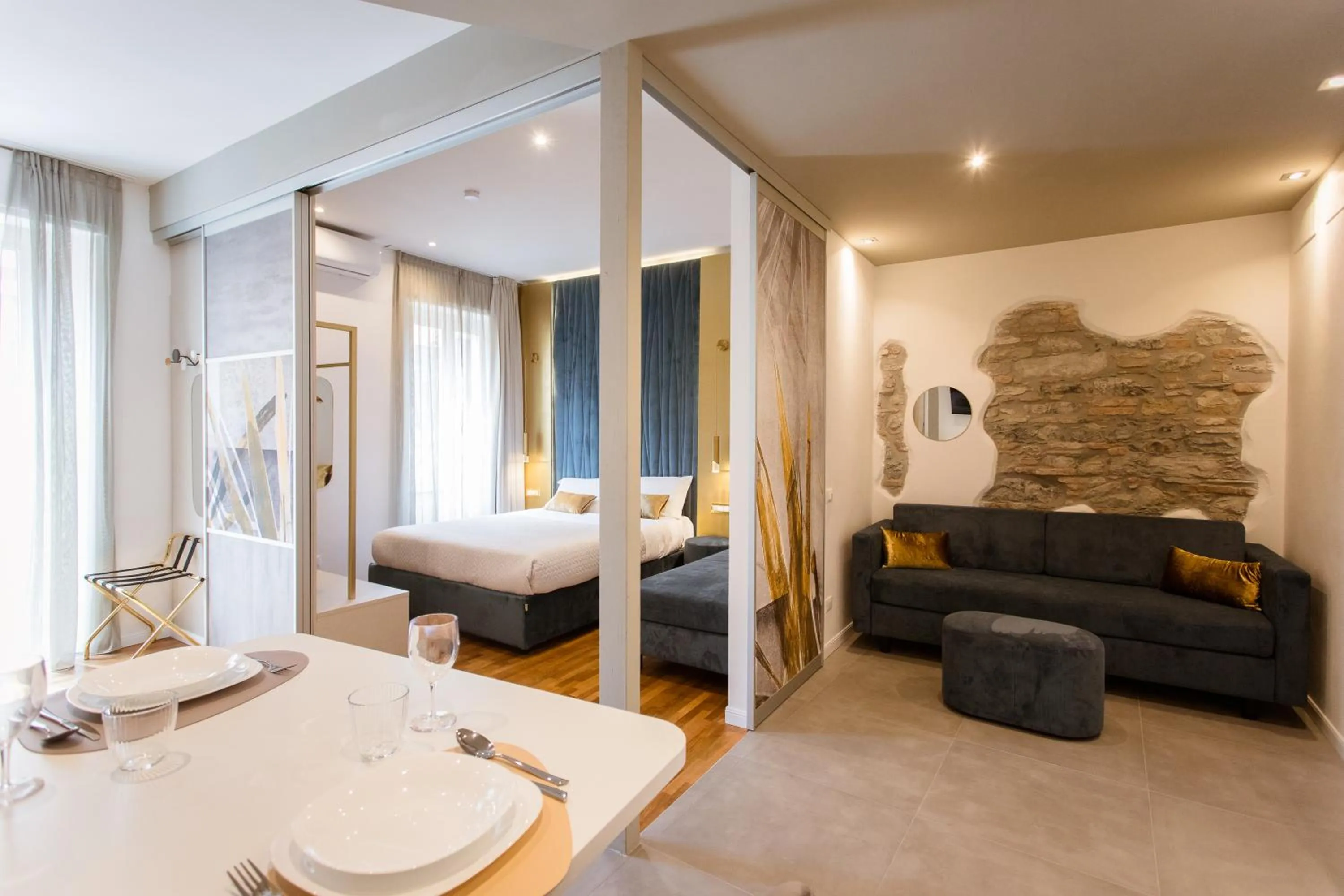 Photo of the whole room, Bed in Elegant Apartments 5 terre la spezia