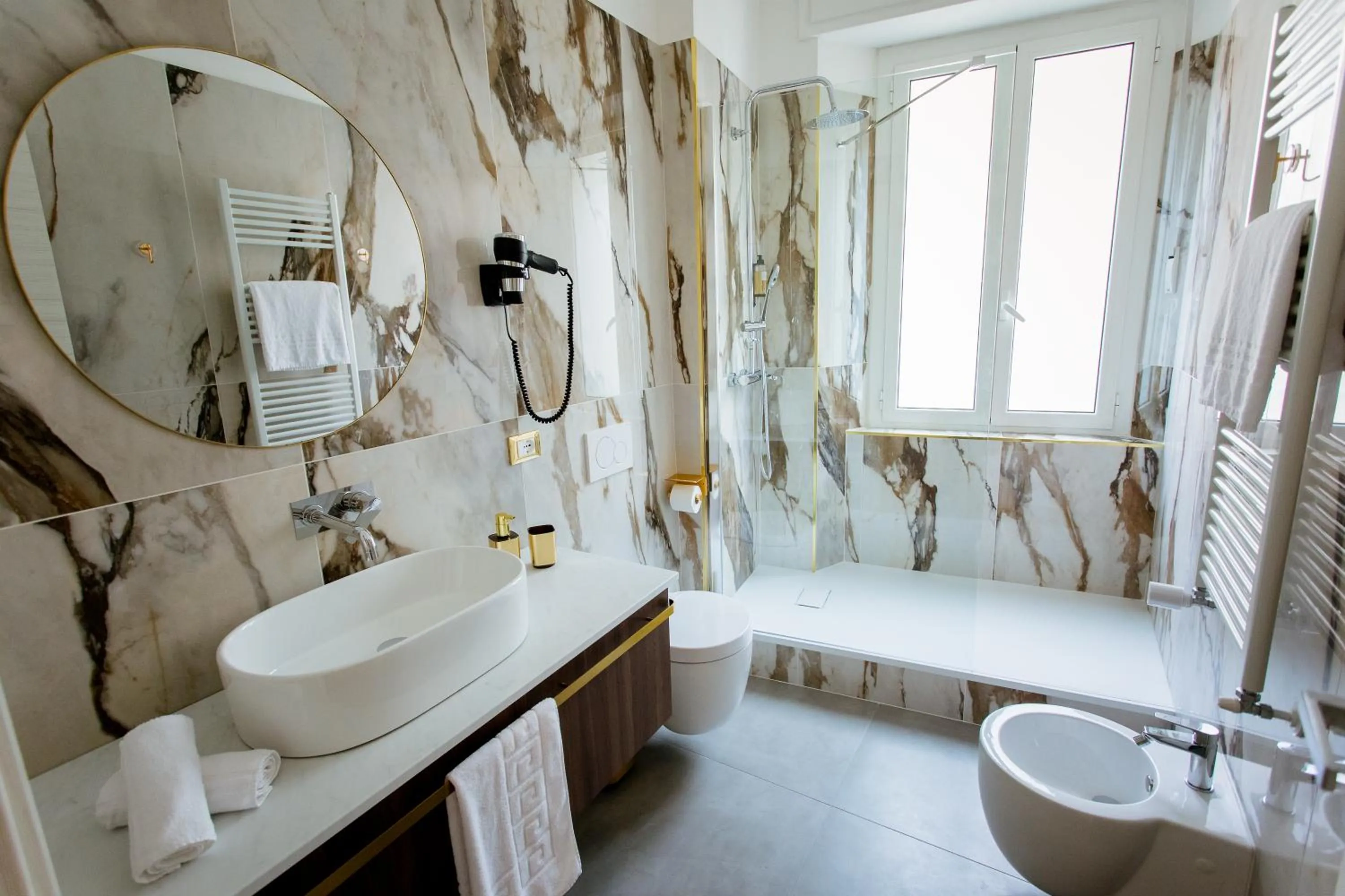 Bathroom in Elegant Apartments 5 terre la spezia