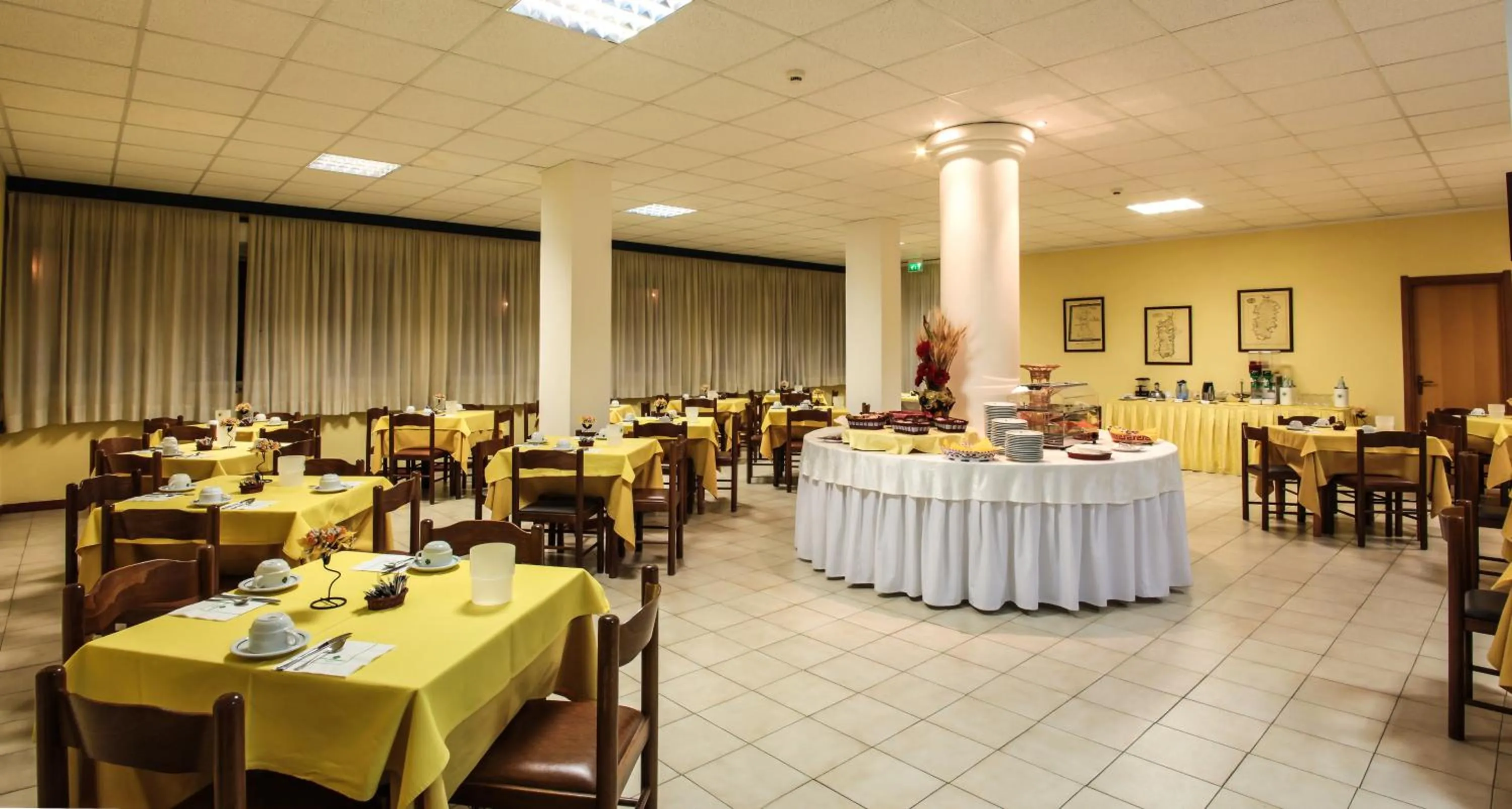 Restaurant/places to eat in Hotel Quadrifoglio