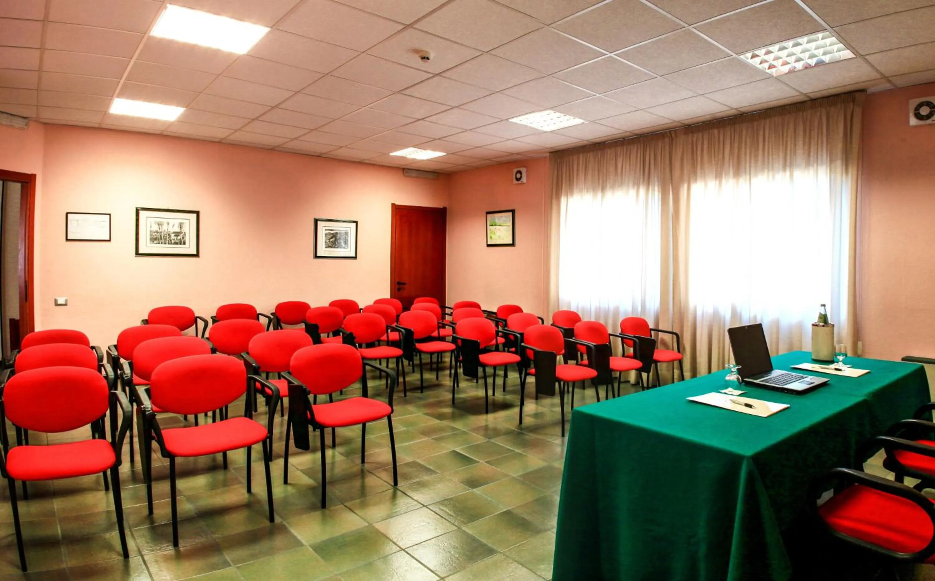 Business facilities in Hotel Quadrifoglio