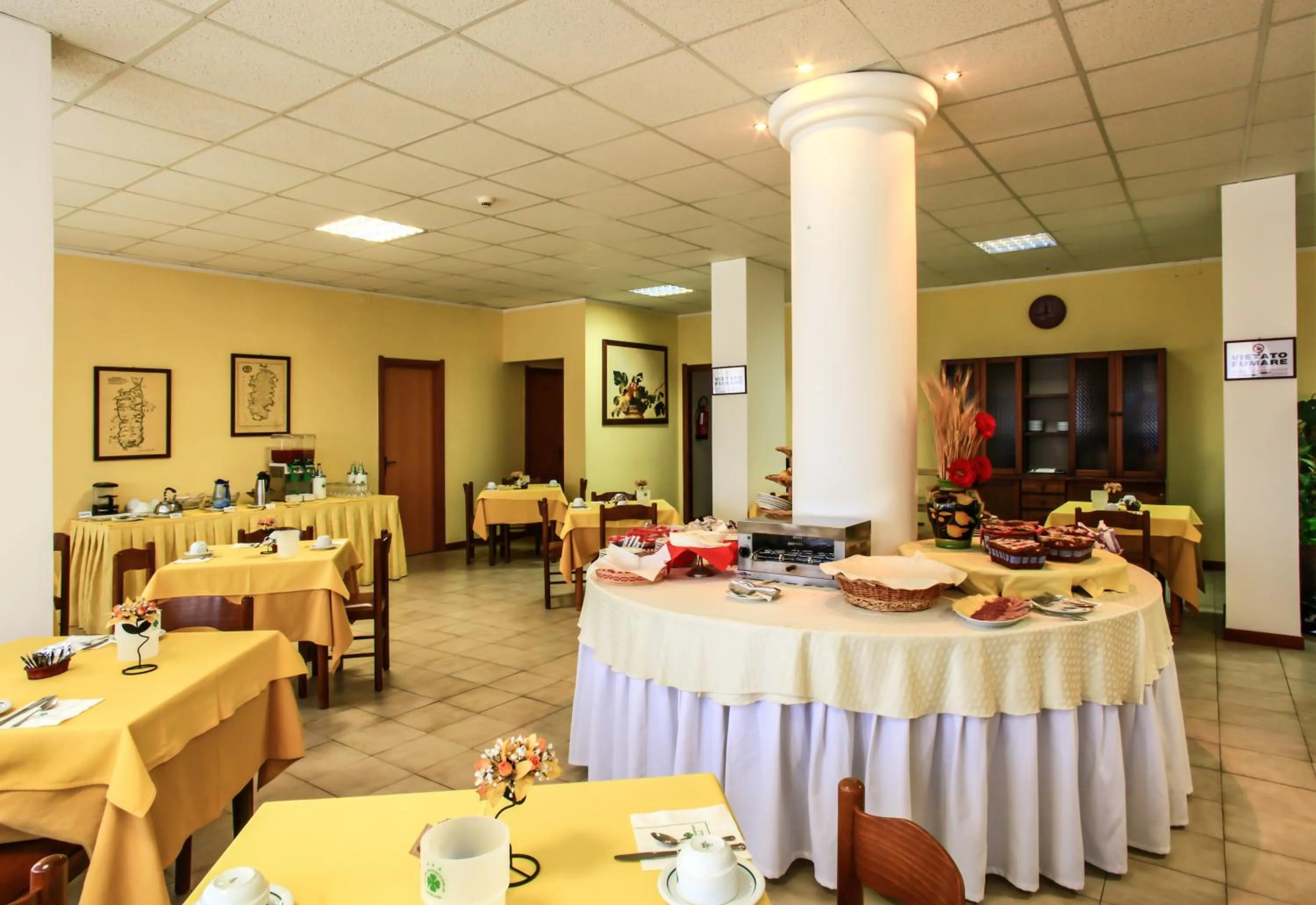 Restaurant/places to eat in Hotel Quadrifoglio