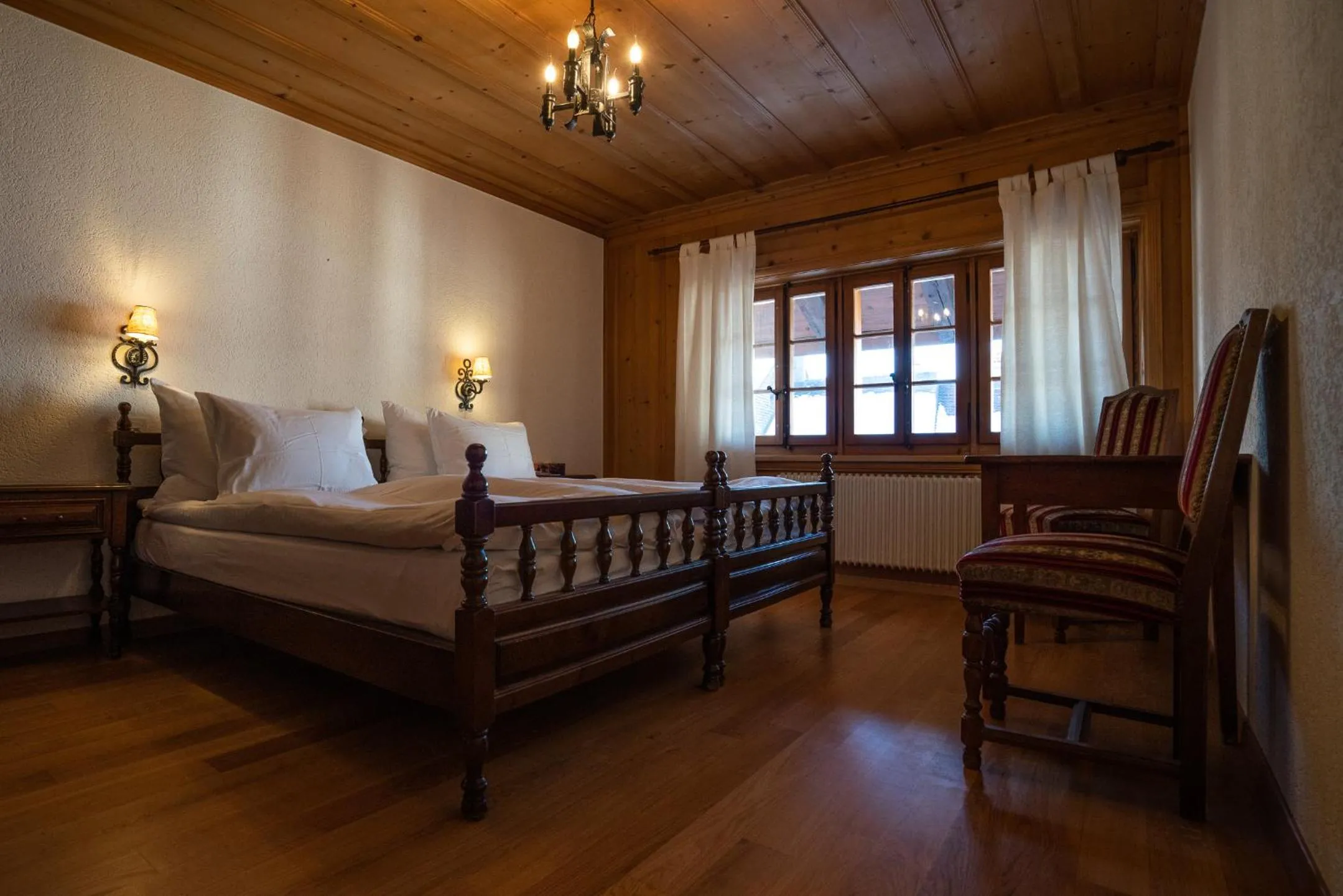Bedroom, Bed in La Fleur de Lys