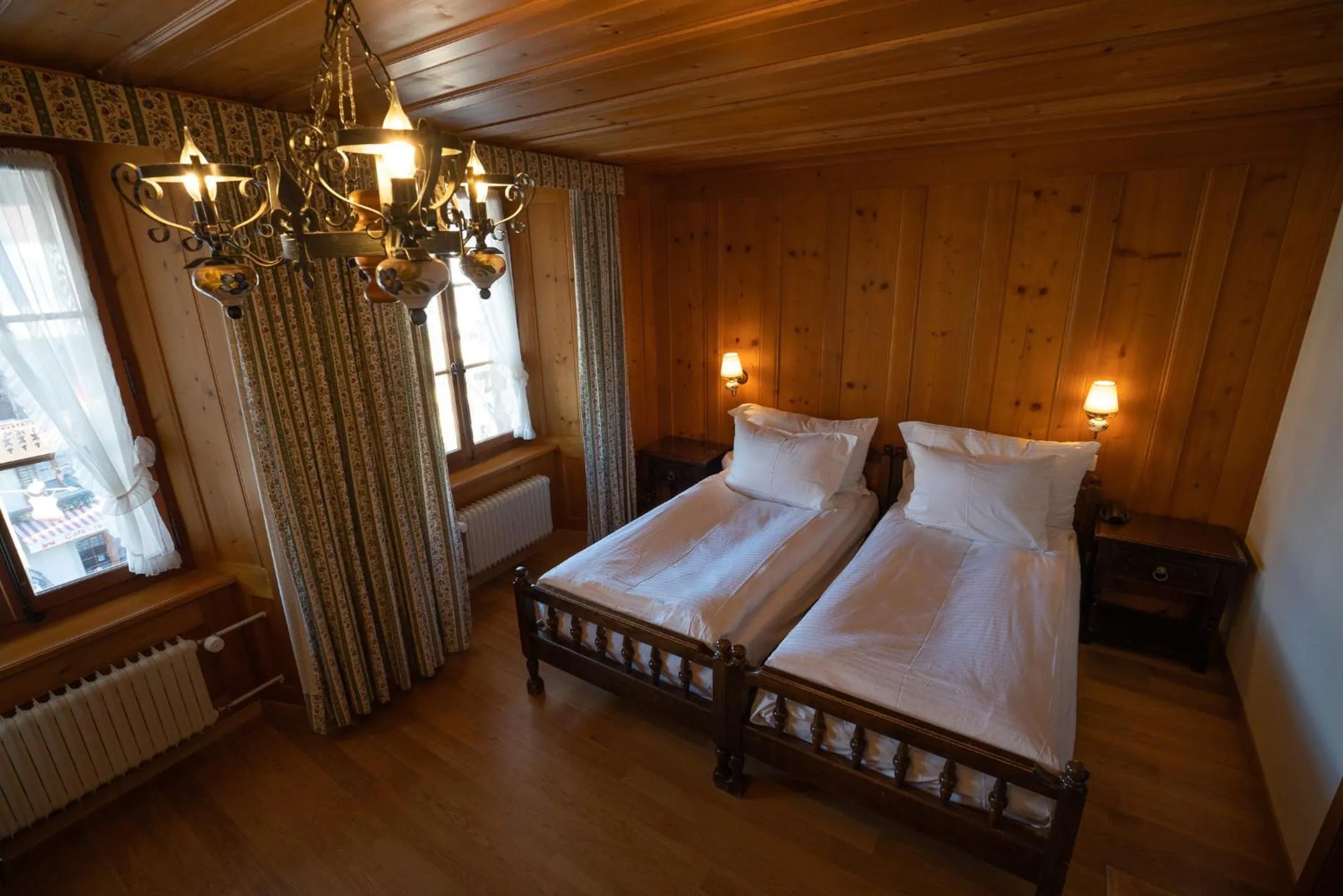 Bedroom, Bed in La Fleur de Lys