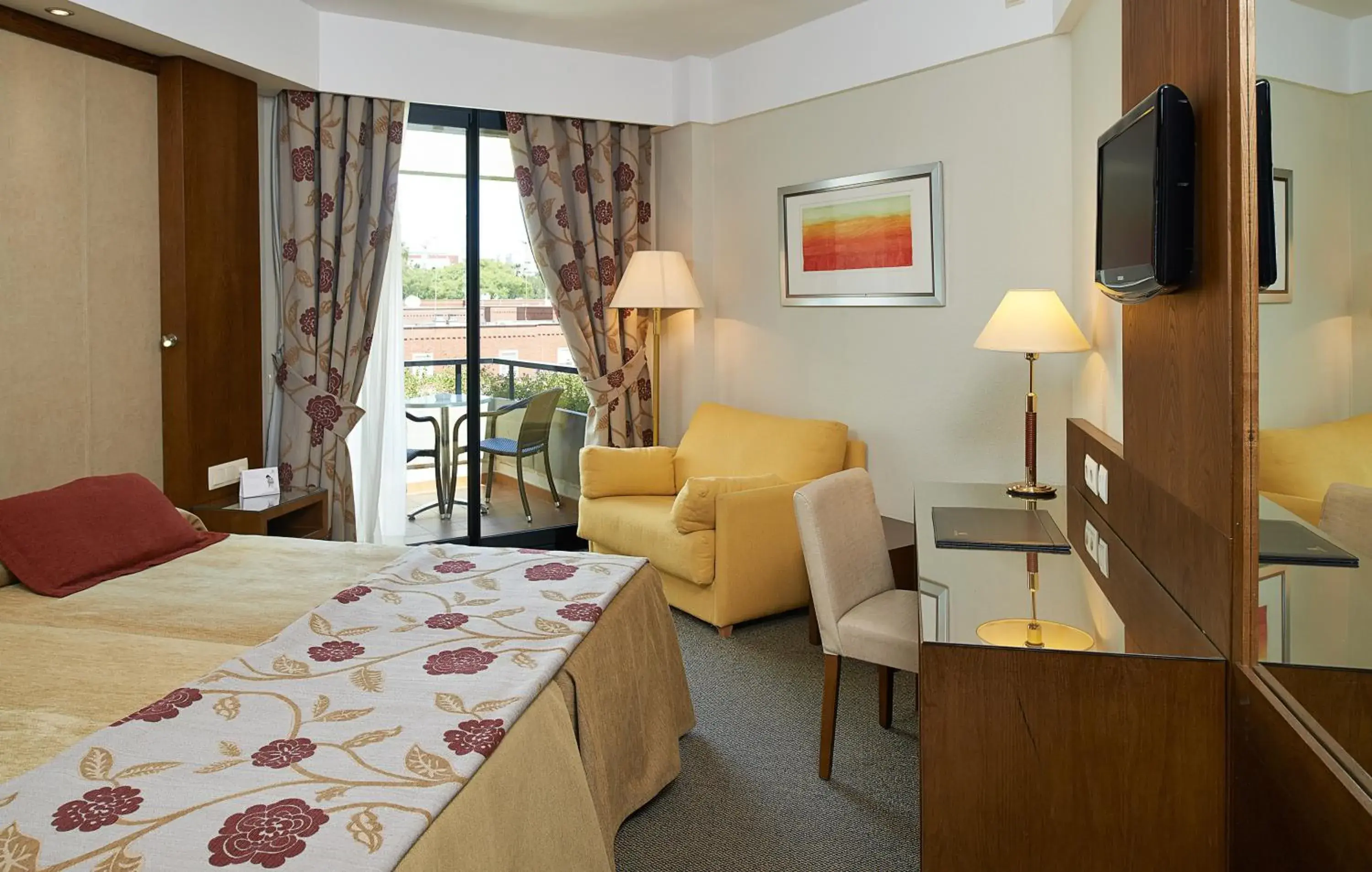 Twin Room with Extra Bed (2 Adults + 1 Child) in Hipotels Sherry Park Twin Room with Extra Bed (2 Adults + 1 Child) in Hipotels Sherry Park