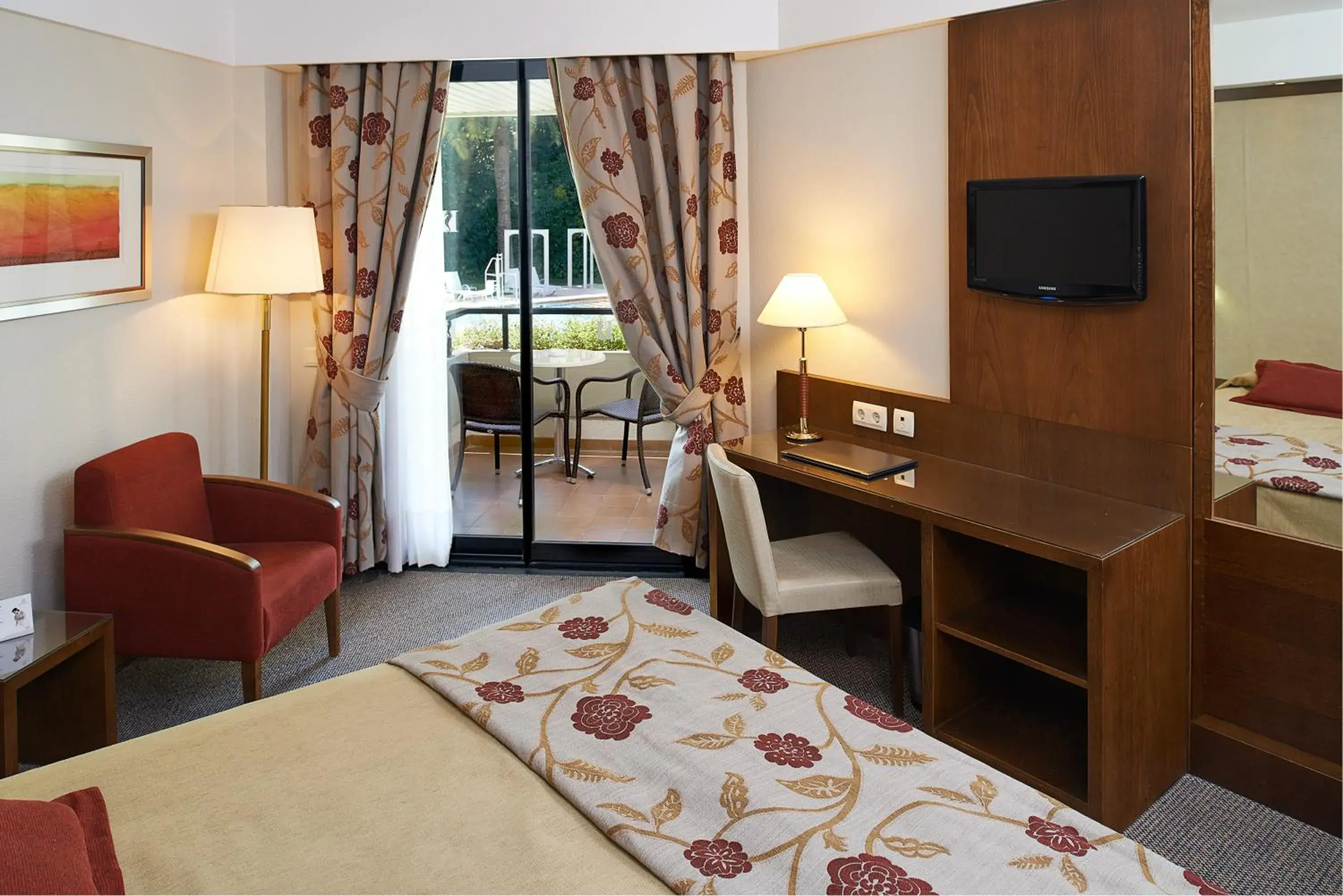 Twin Room with Swimming Pool View (2 Adults) in Hipotels Sherry Park Twin Room with Swimming Pool View (2 Adults) in Hipotels Sherry Park