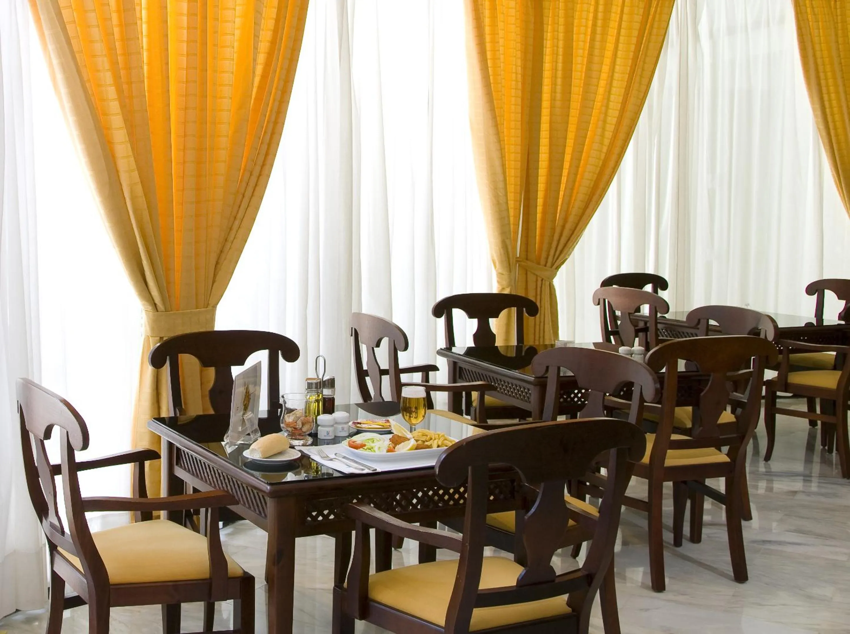 Restaurant/places to eat in Hipotels Sherry Park