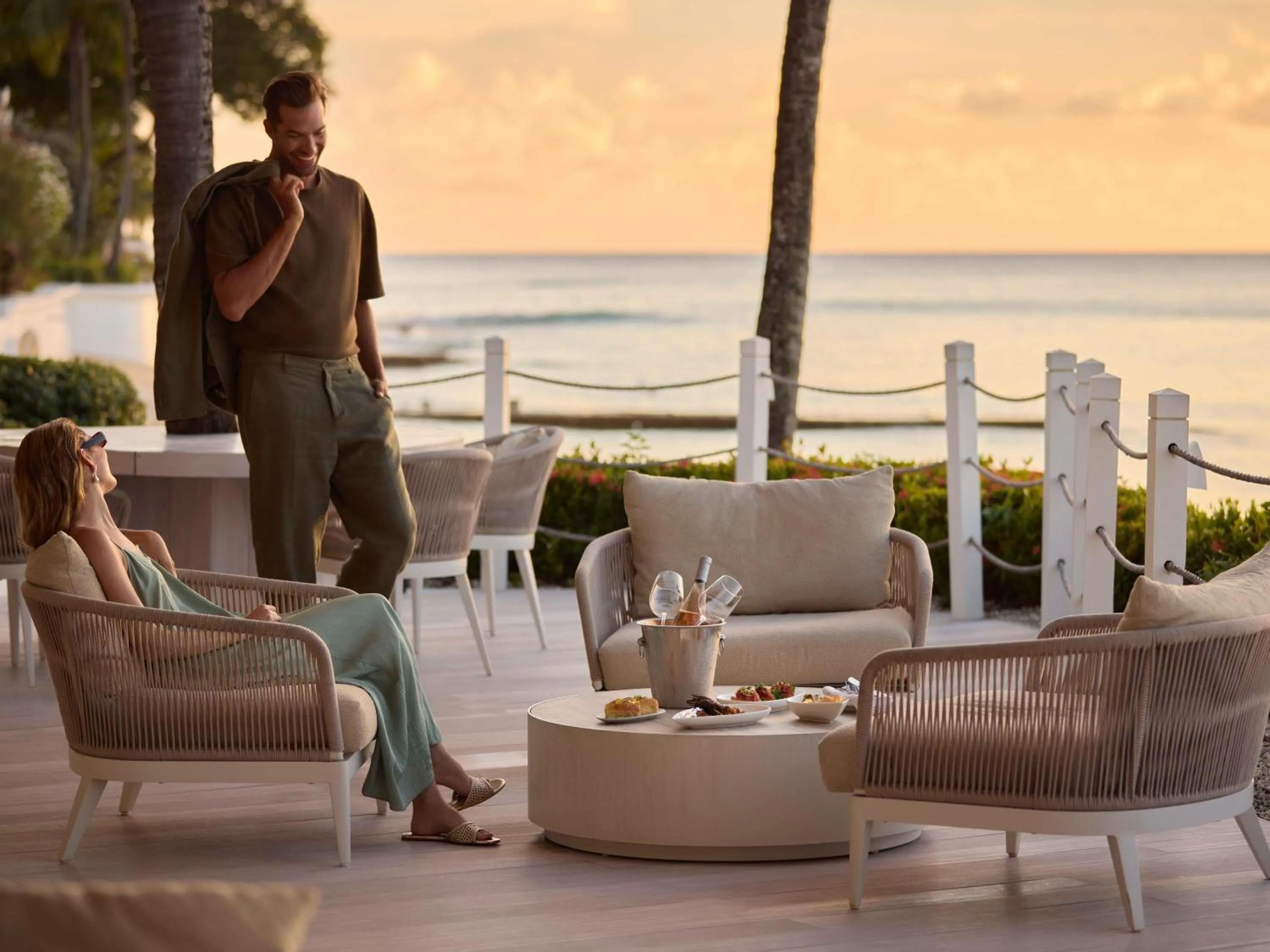 Lounge or bar in Fairmont Royal Pavilion Barbados Resort