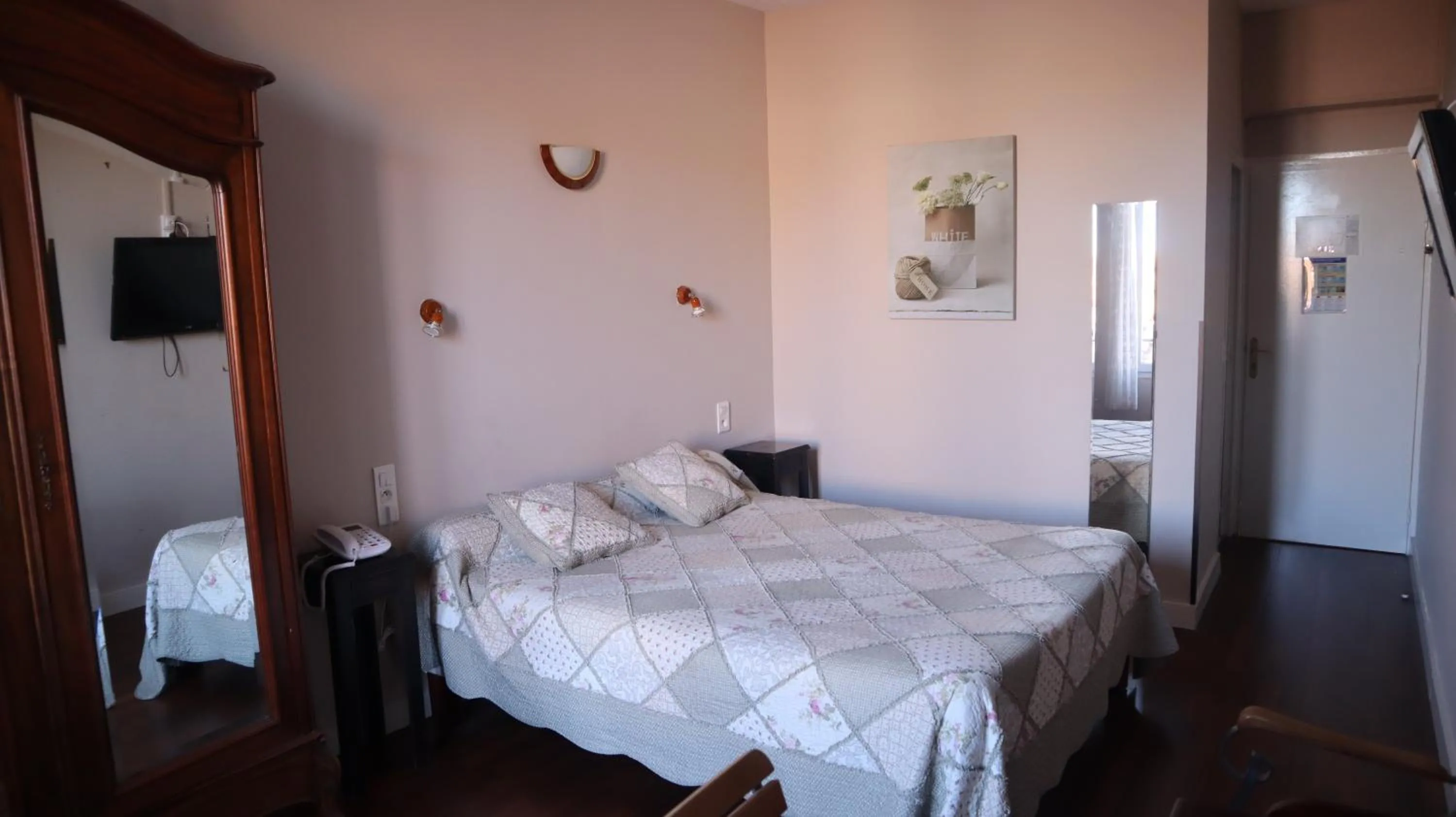 Bed in Hotel Du Forum