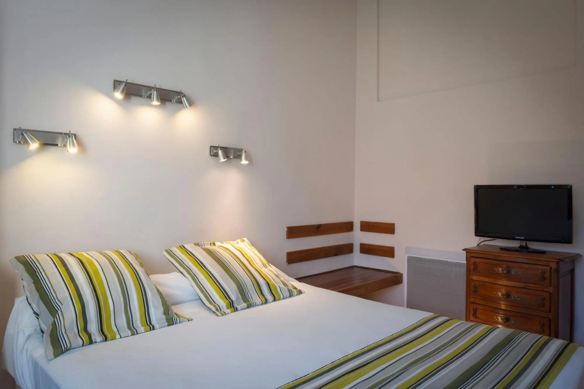 Bed in Hotel Du Forum