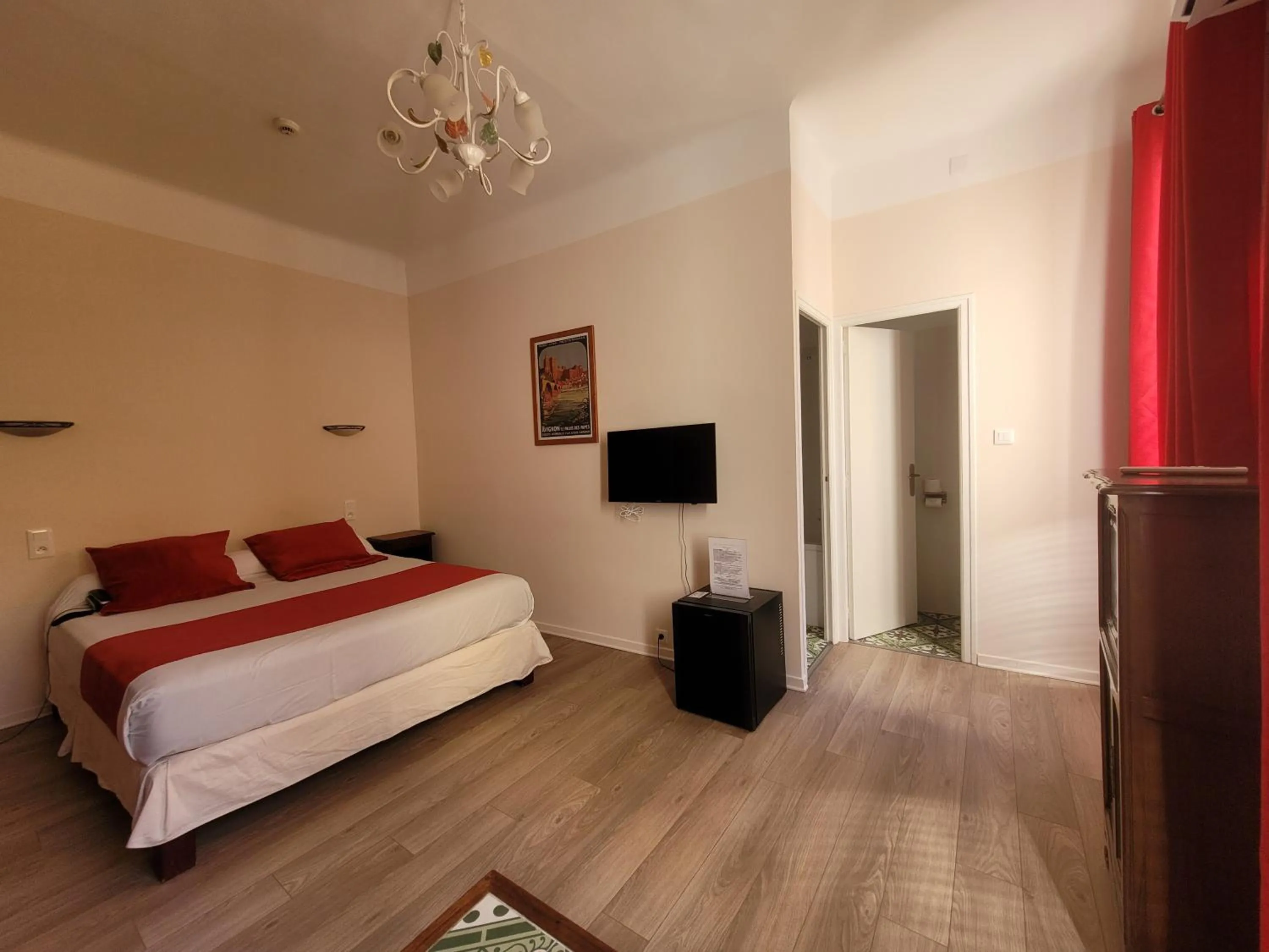 safe, Bed in Hotel Du Forum