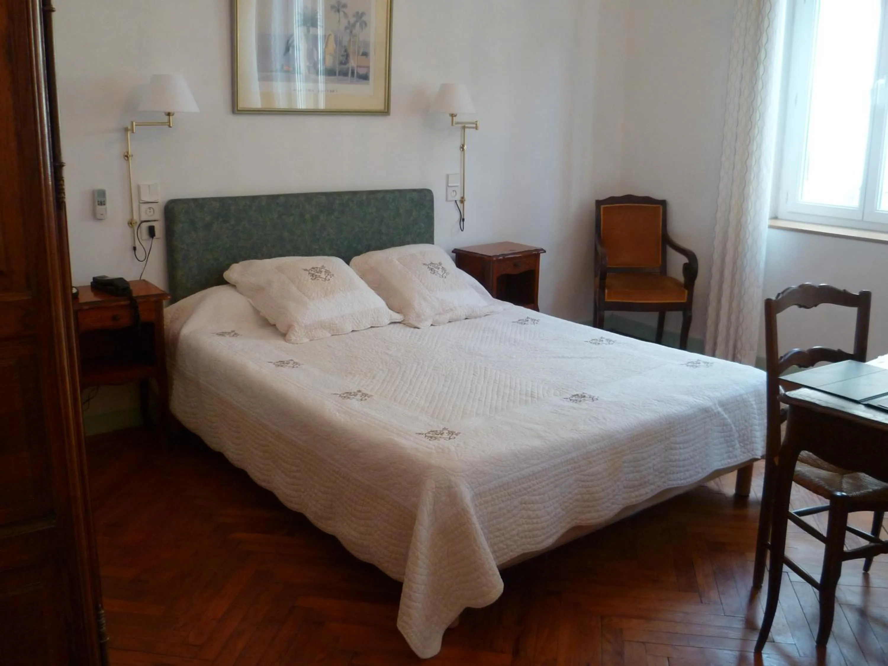 Photo of the whole room, Bed in Hotel Du Forum