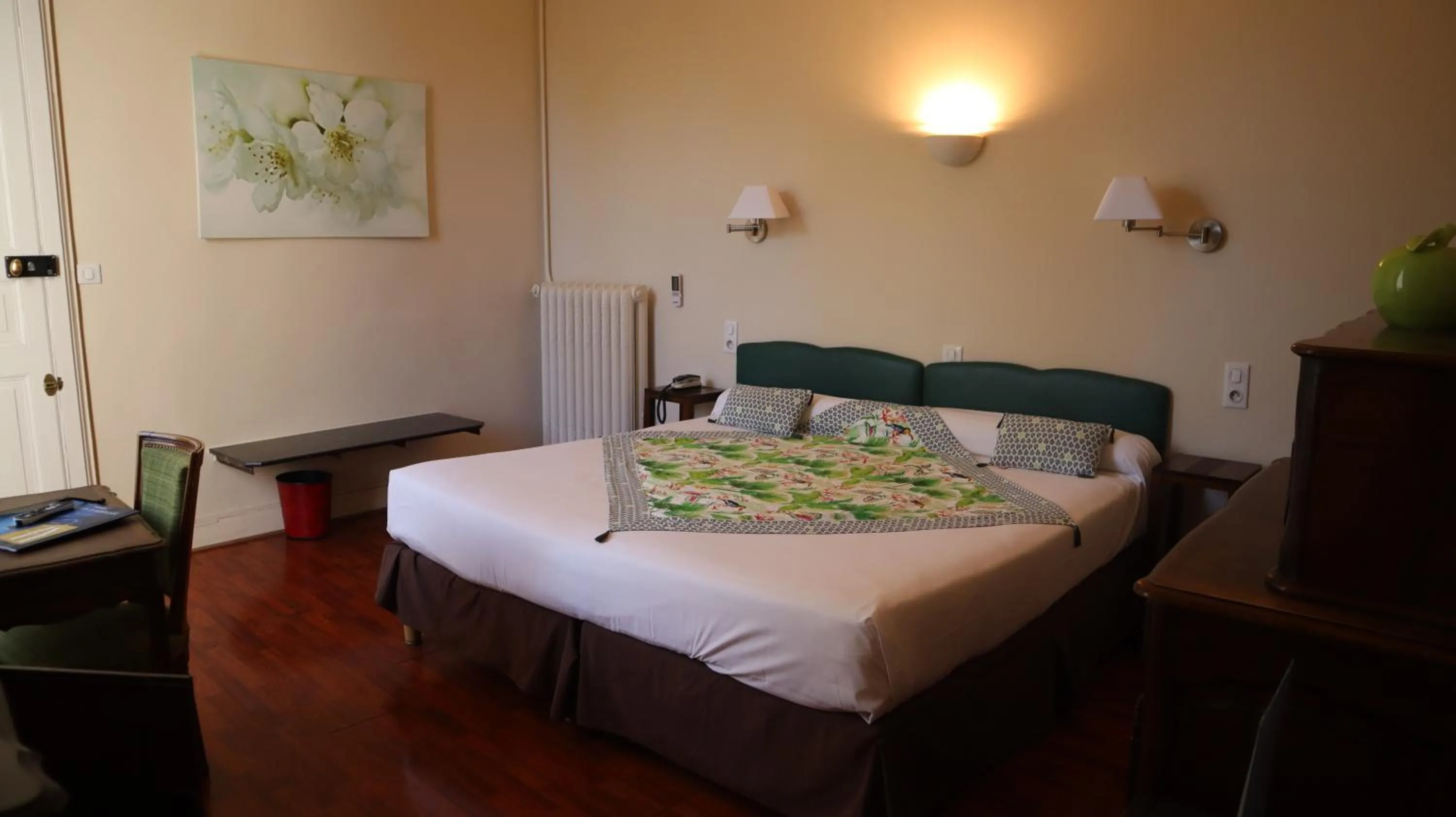Bed in Hotel Du Forum