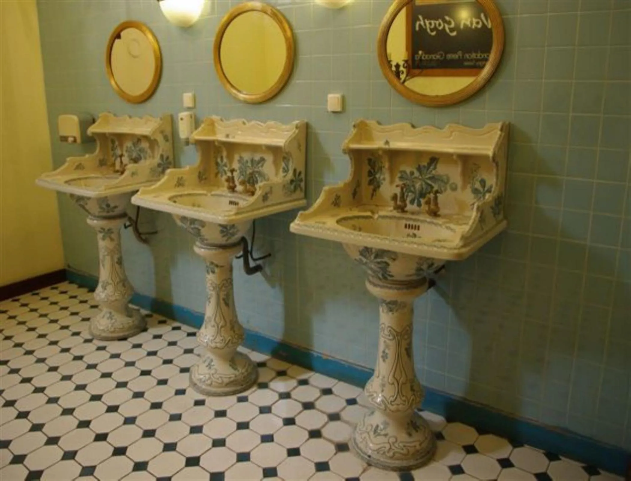 Bathroom in Hotel Du Forum