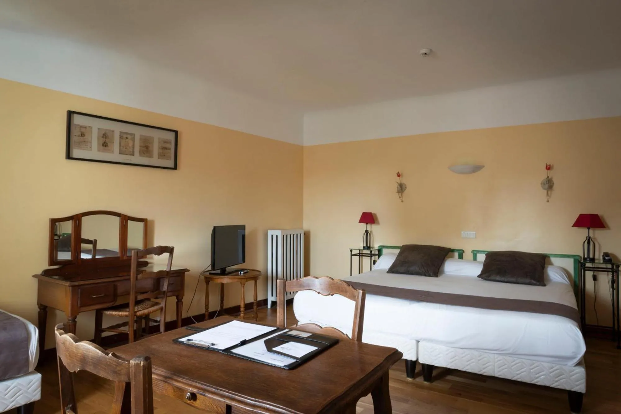 Bed in Hotel Du Forum