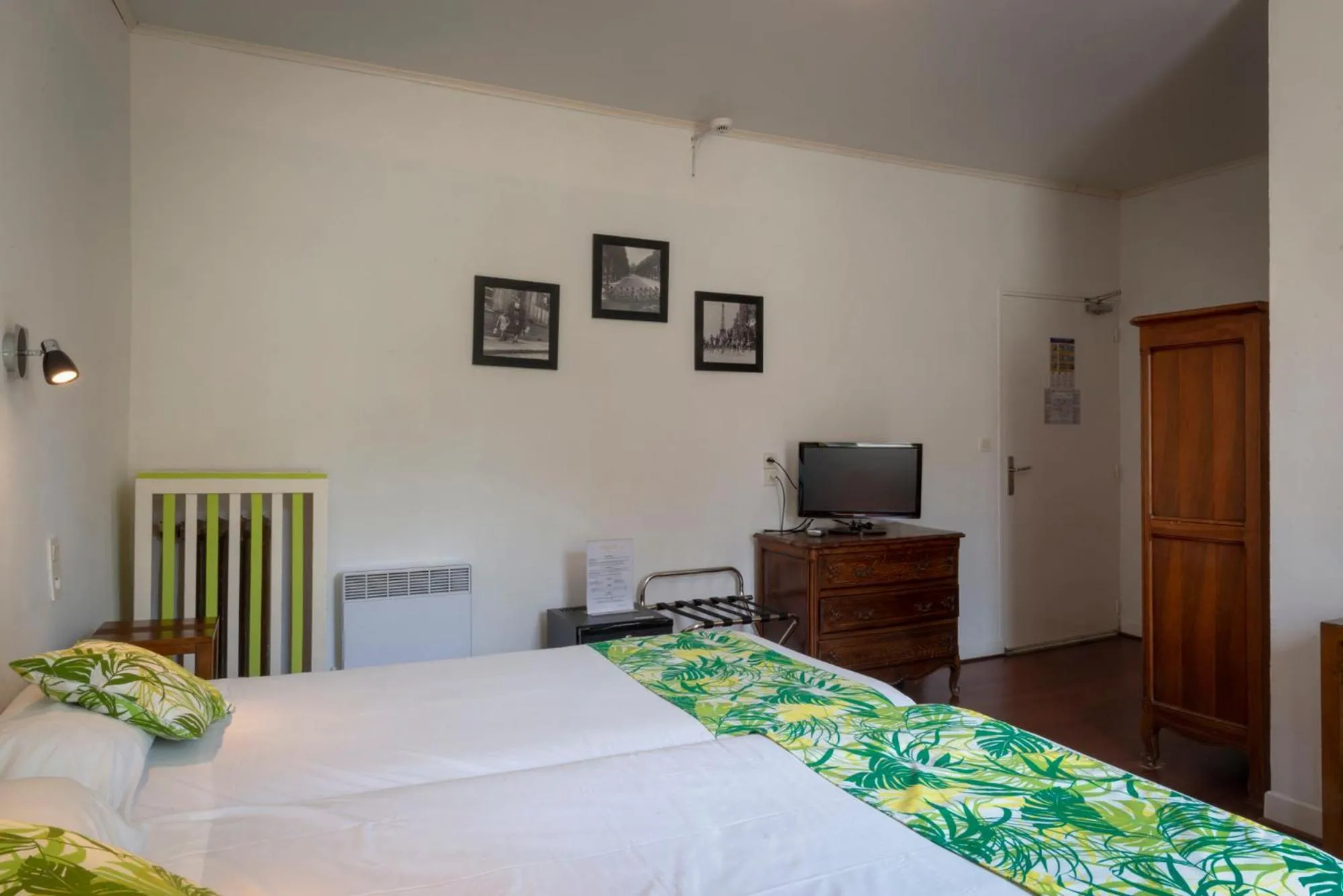 Bed in Hotel Du Forum