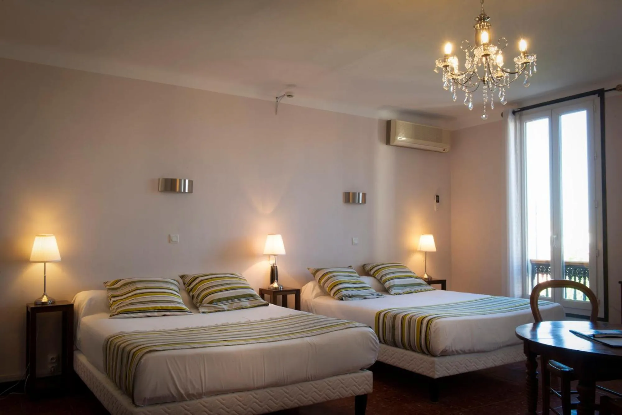 Bed in Hotel Du Forum