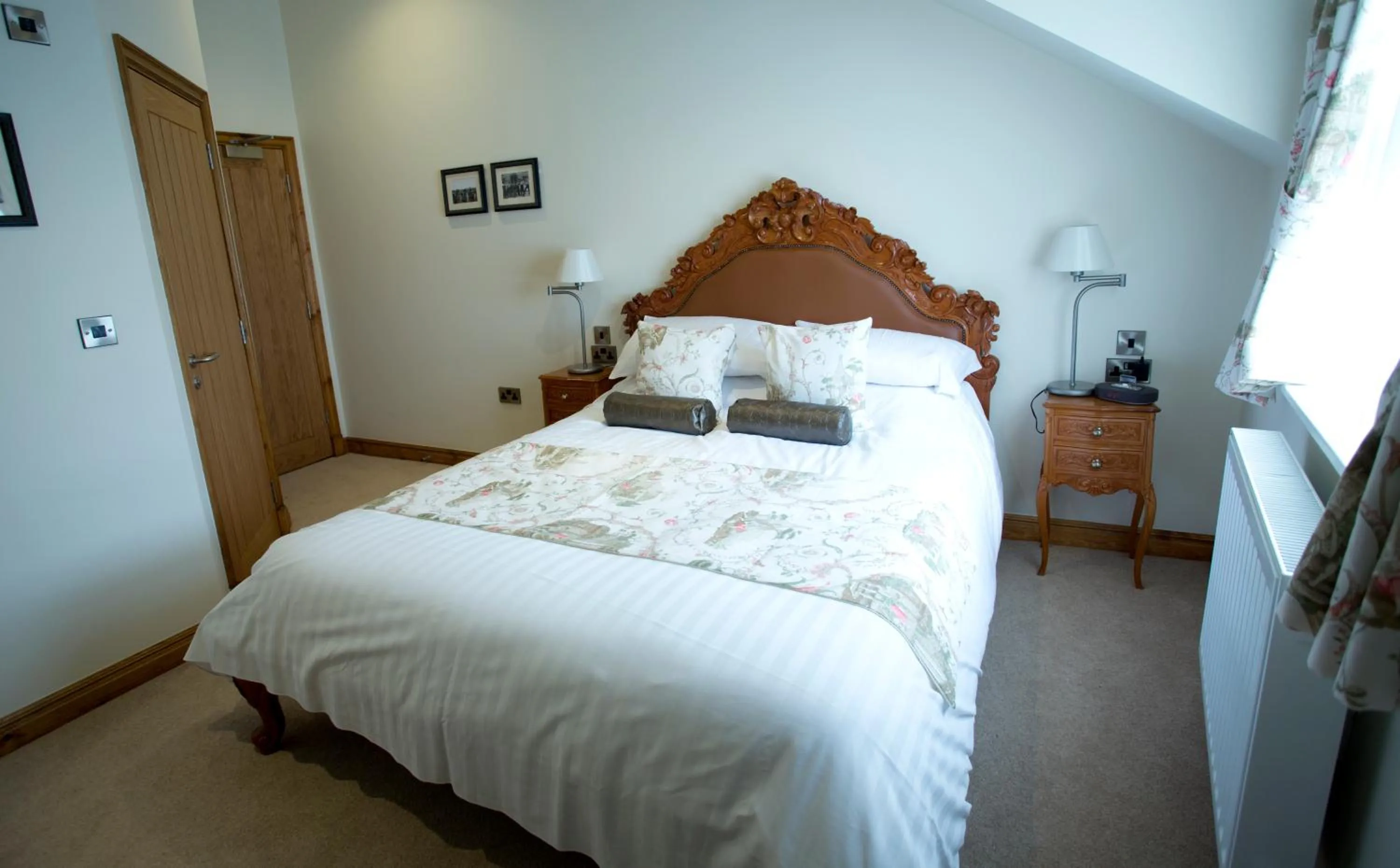 Day, Bed in The Black Swan