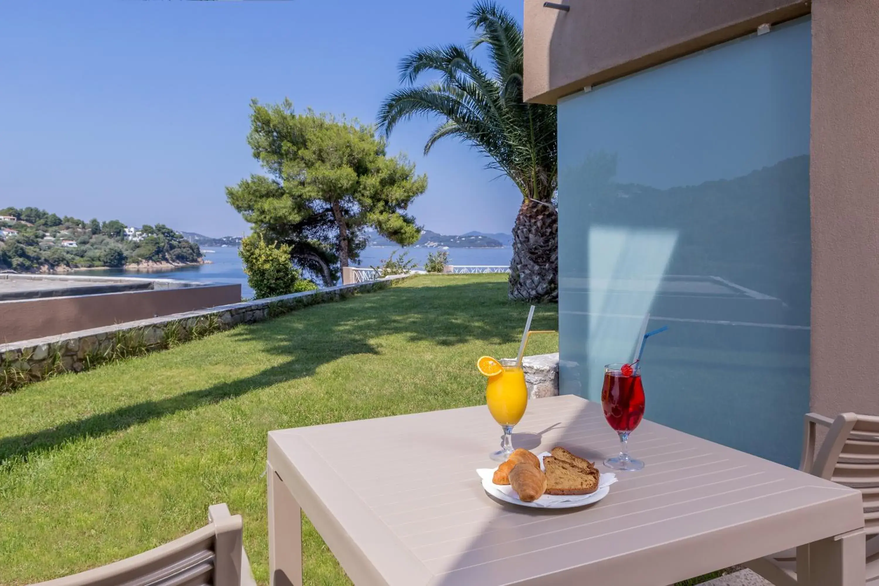 Double Room with Garden View in Cape Kanapitsa Hotel & Suites Double Room with Garden View in Cape Kanapitsa Hotel & Suites