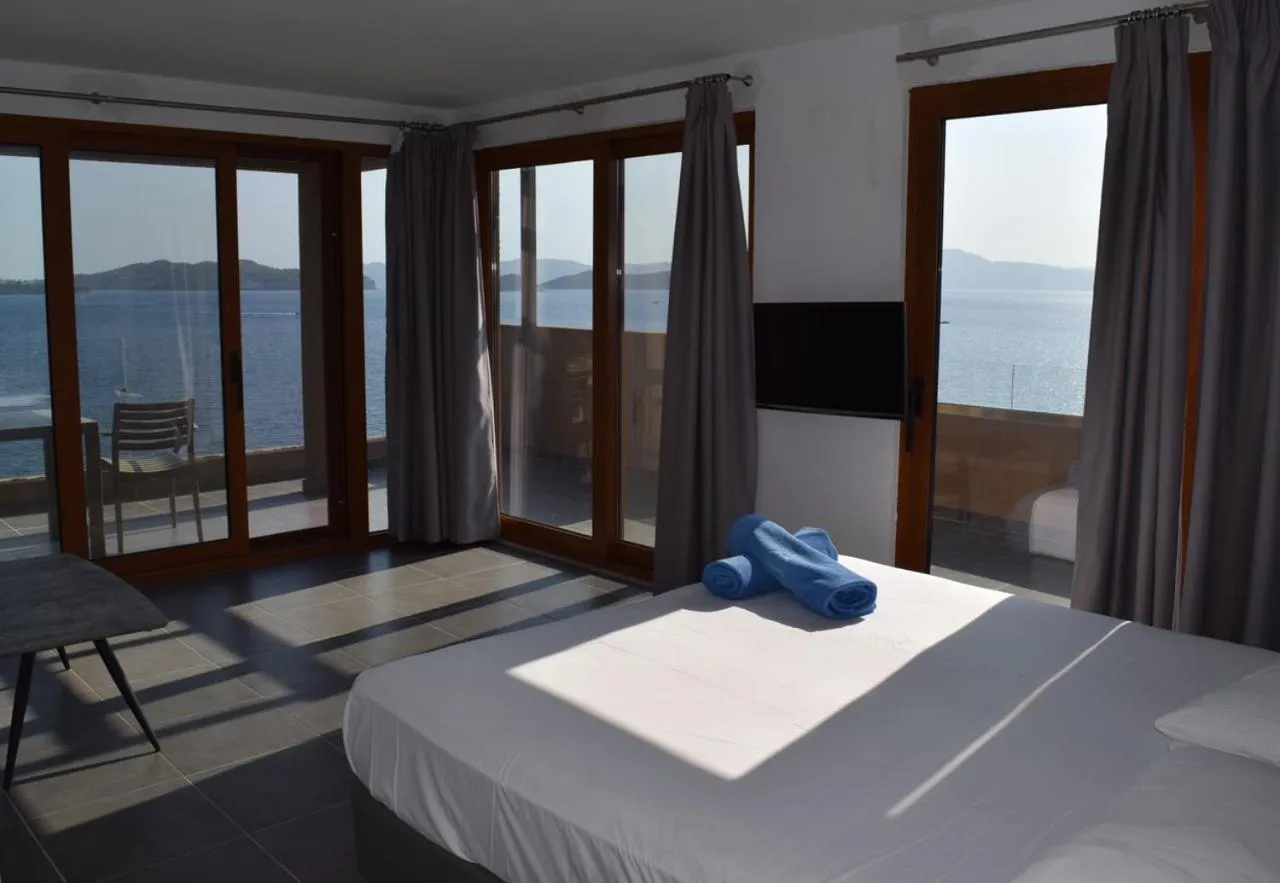 Bed in Cape Kanapitsa Hotel & Suites