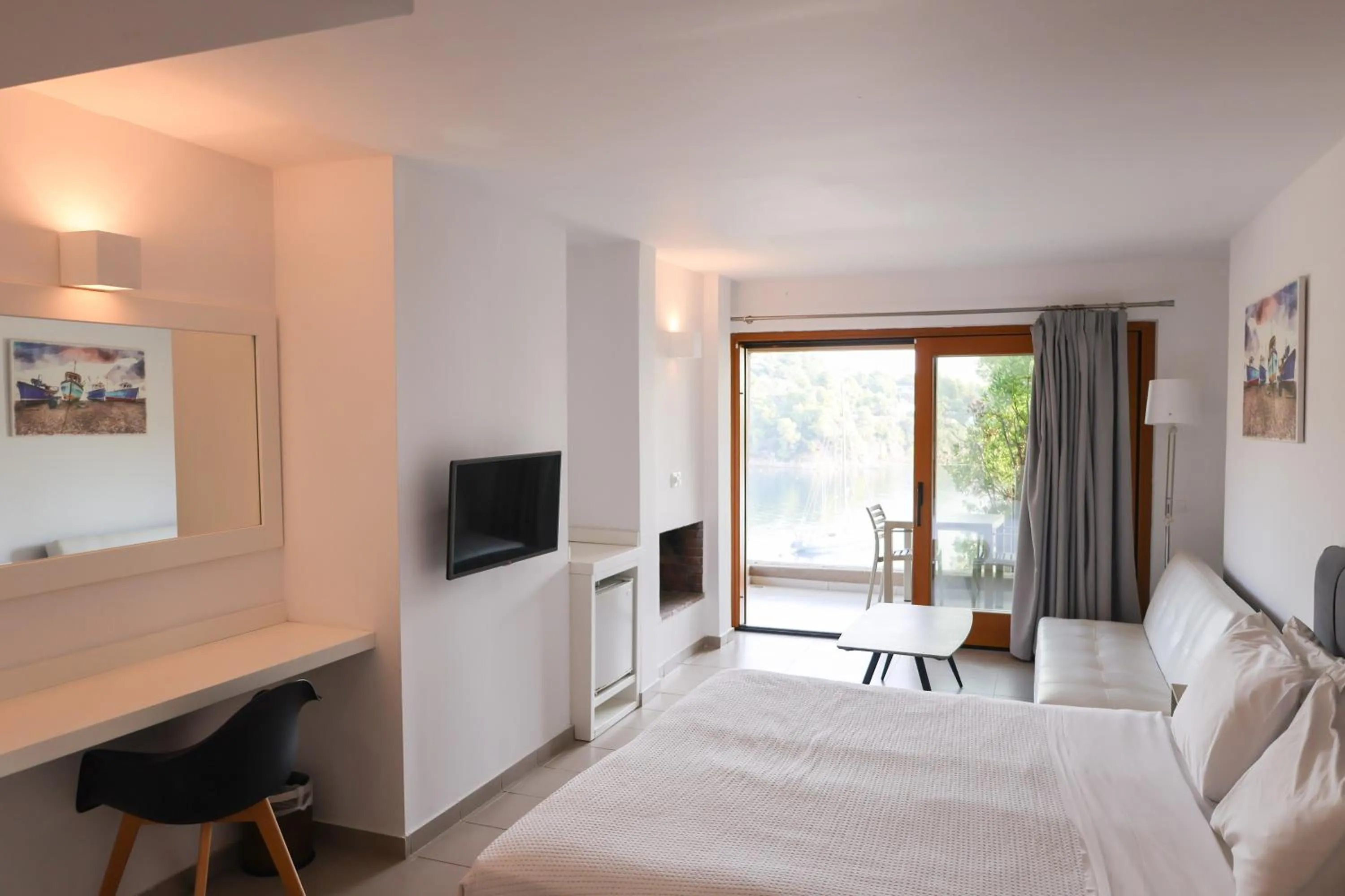 Bed in Cape Kanapitsa Hotel & Suites