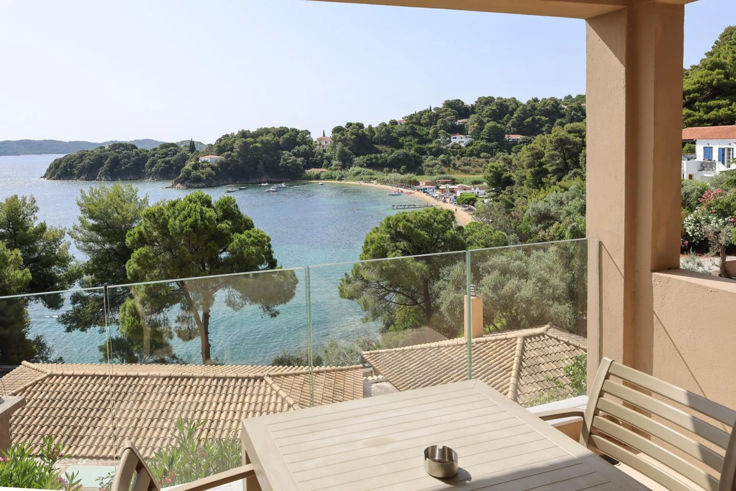 Cape Kanapitsa Hotel & Suites