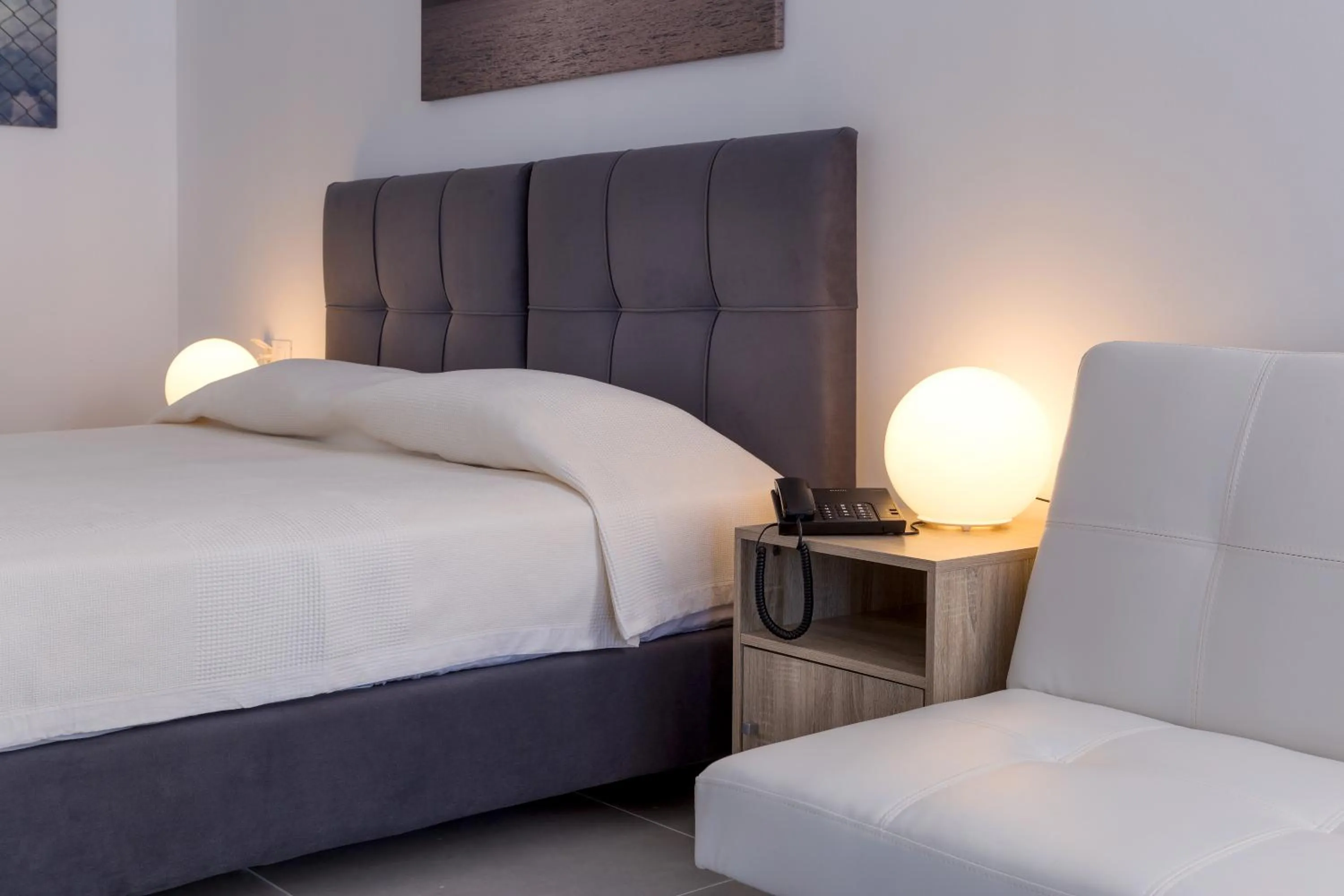 Bed in Cape Kanapitsa Hotel & Suites