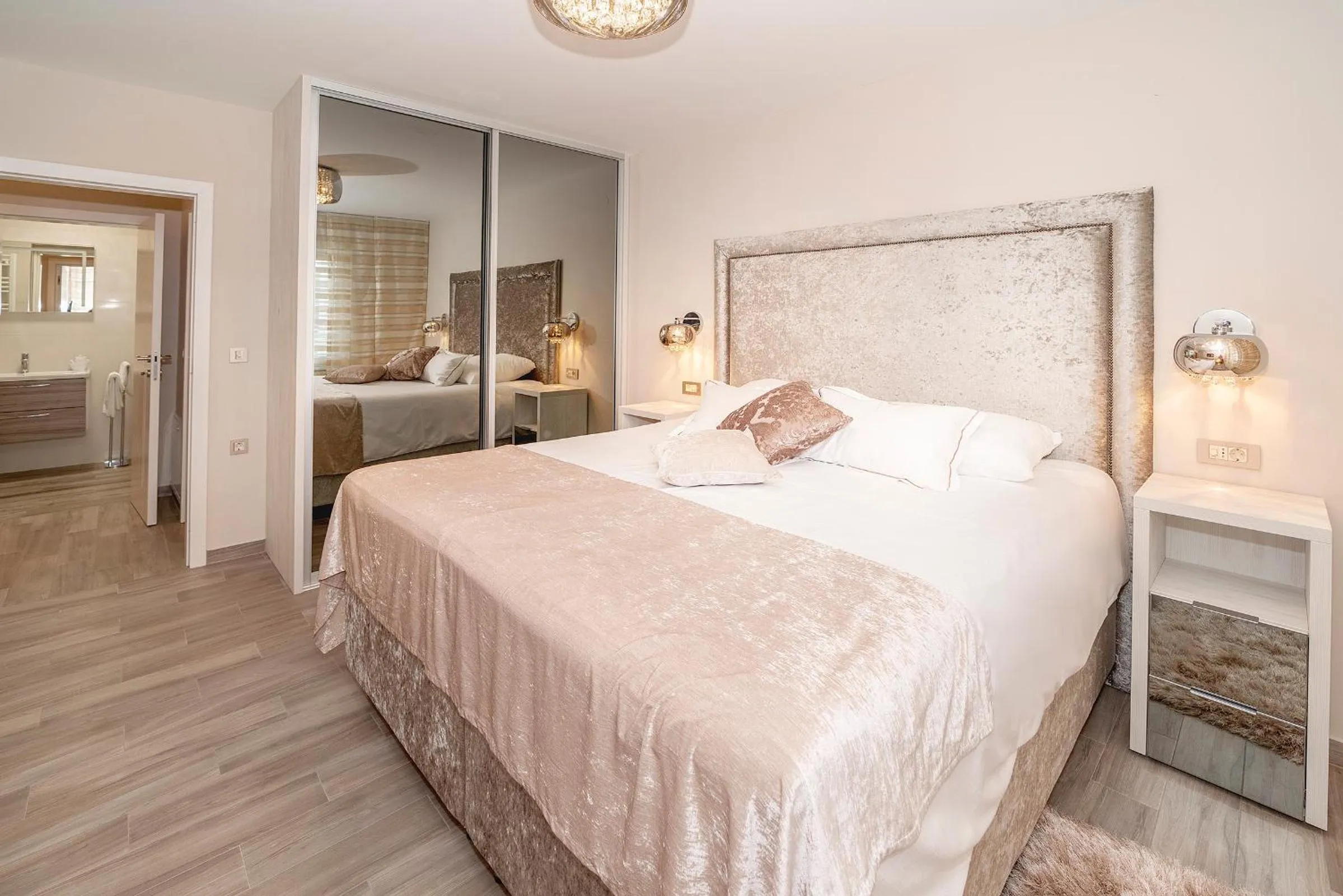 Luxury Suite with Sea View in Hotel Vila Rova