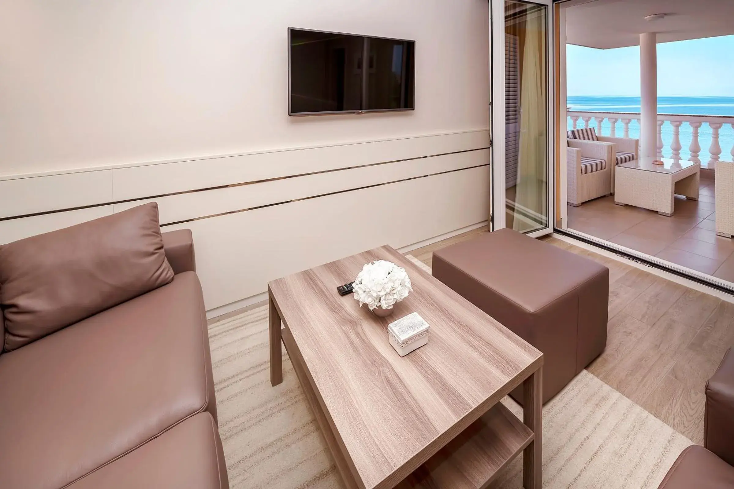 One-Bedroom Suite with Terrace and Sea View in Hotel Vila Rova One-Bedroom Suite with Terrace and Sea View in Hotel Vila Rova