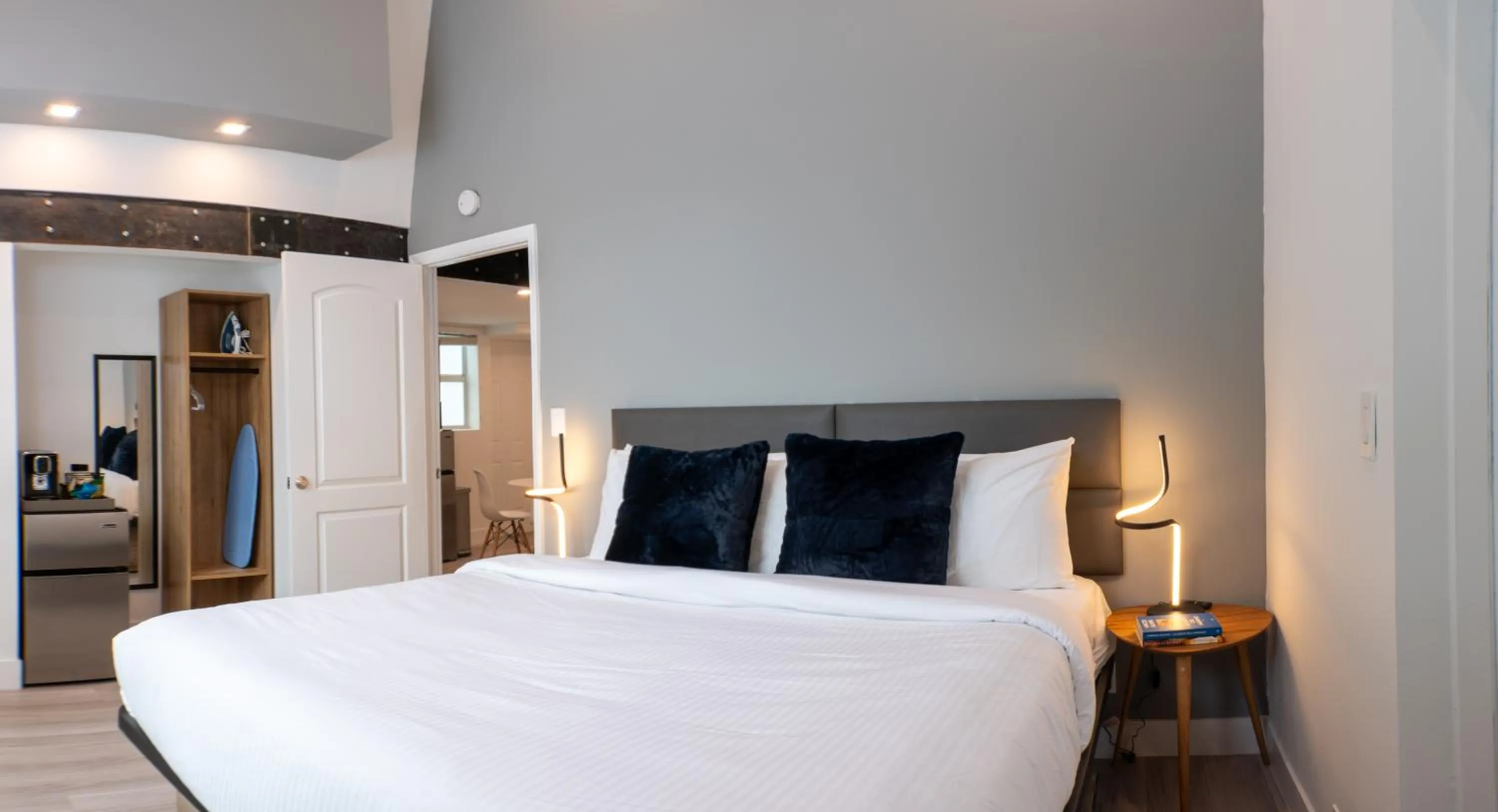 Deluxe King Studio - single occupancy in The Lauderdale Boutique Hotel