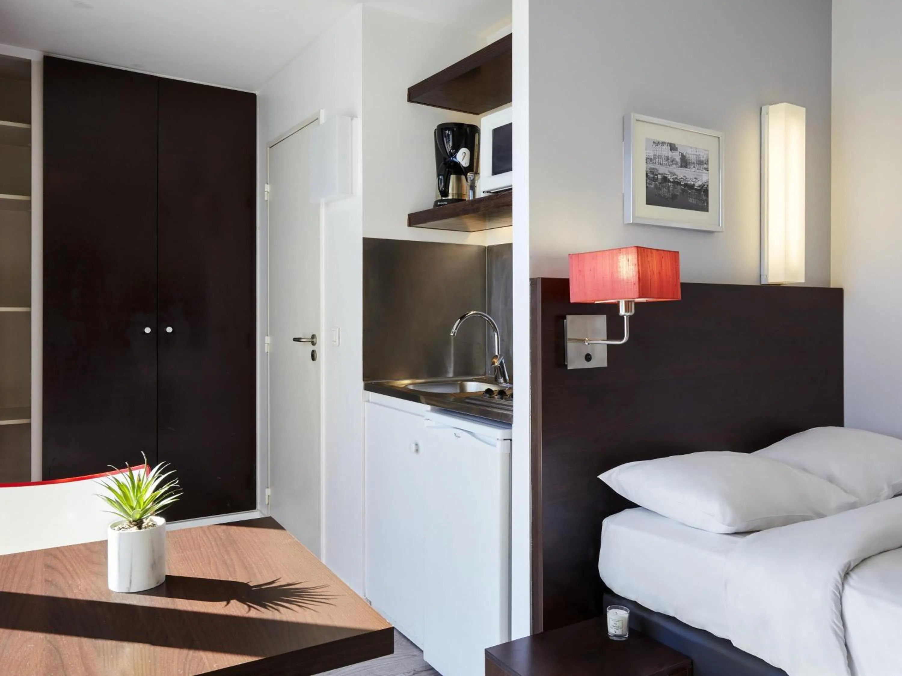 Property building, Bed in Aparthotel Adagio Access Paris Bastille