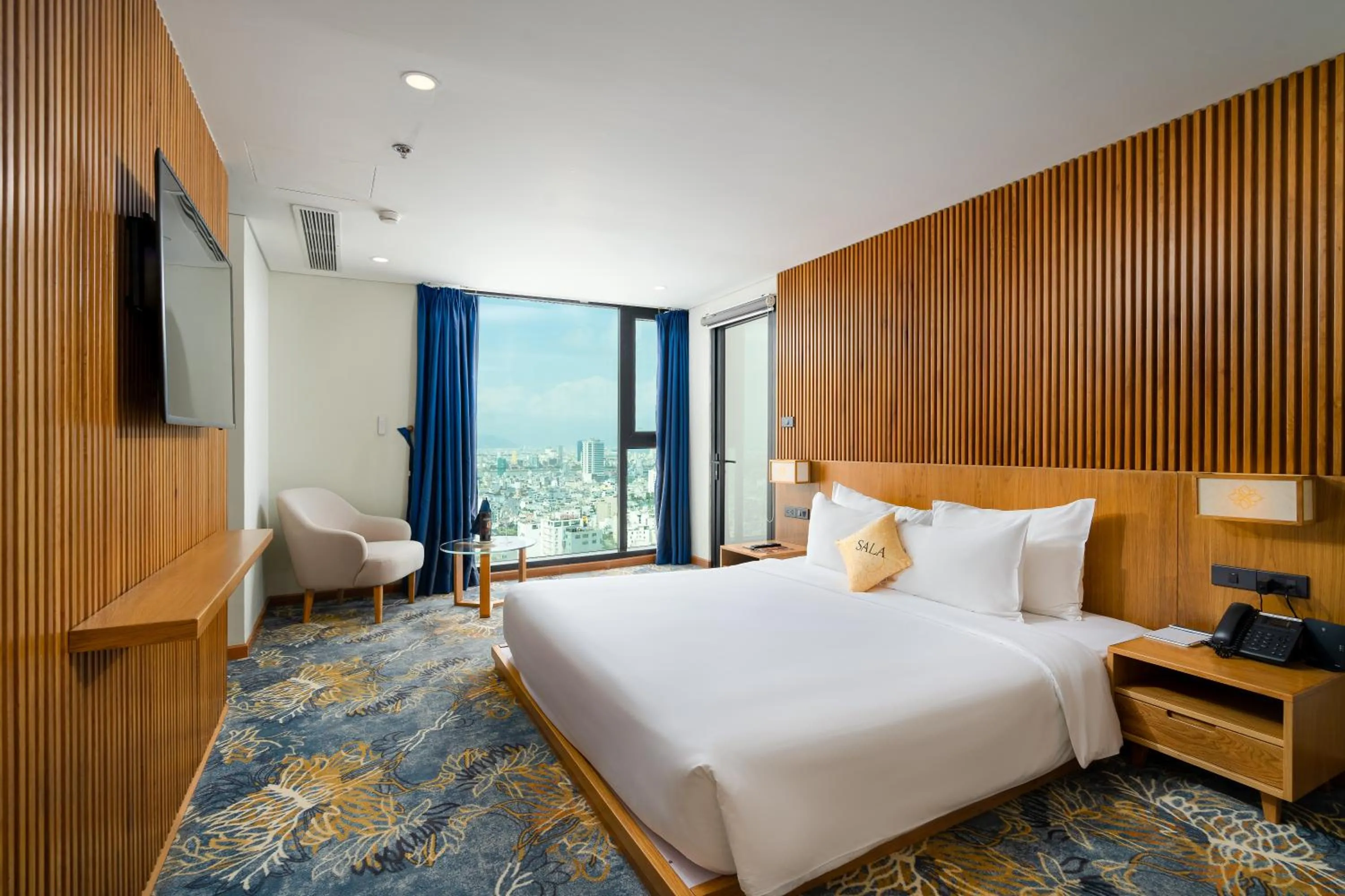 Bed in Sala Danang Beach Hotel