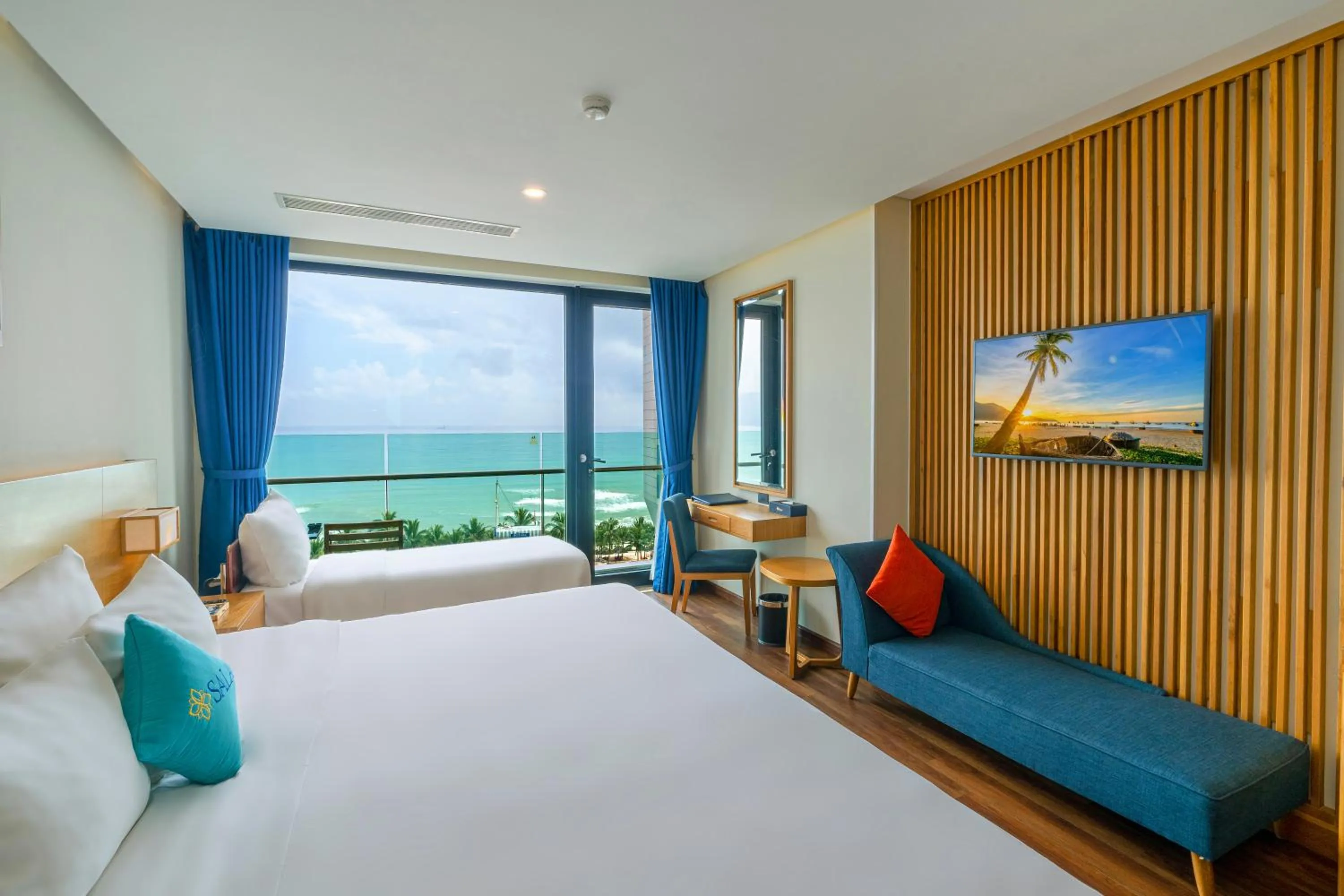 Bed in Sala Danang Beach Hotel