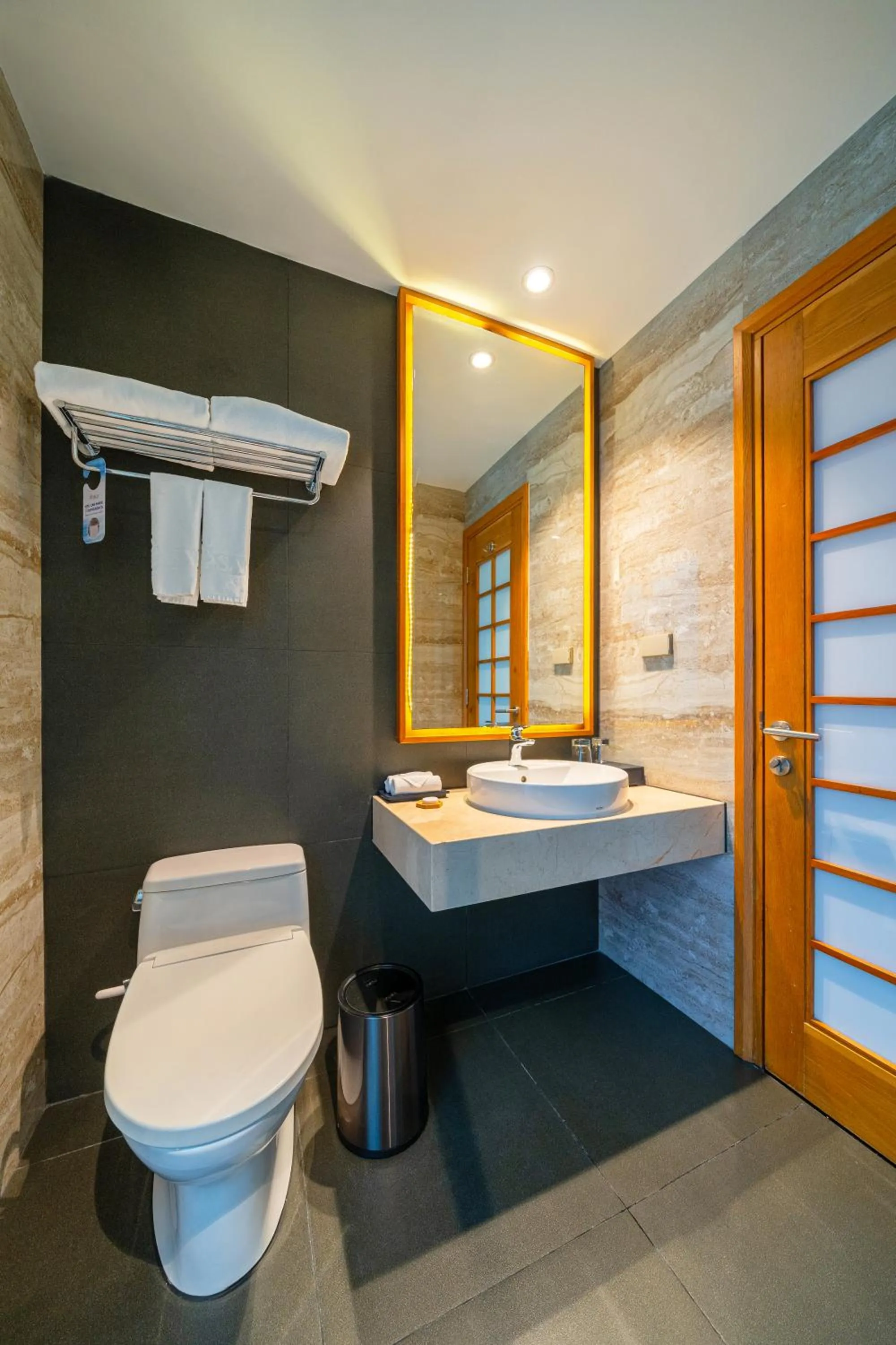 Toilet in Sala Danang Beach Hotel