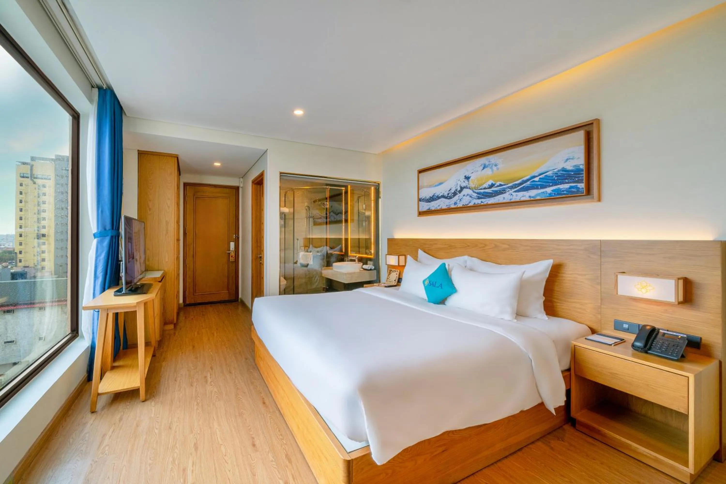 Photo of the whole room, Bed in Sala Danang Beach Hotel