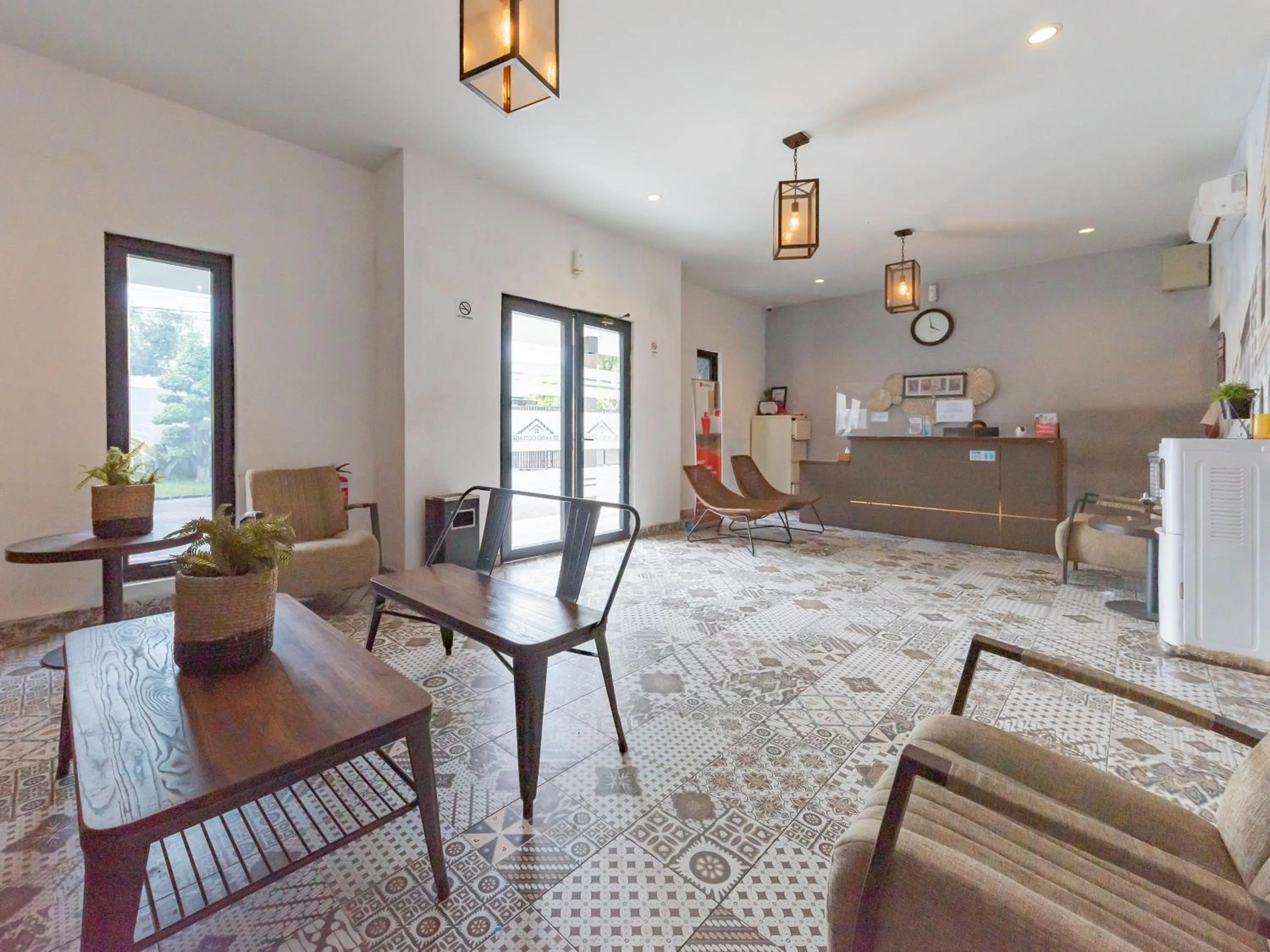 Lobby or reception in RedDoorz Plus near UNIMED Medan