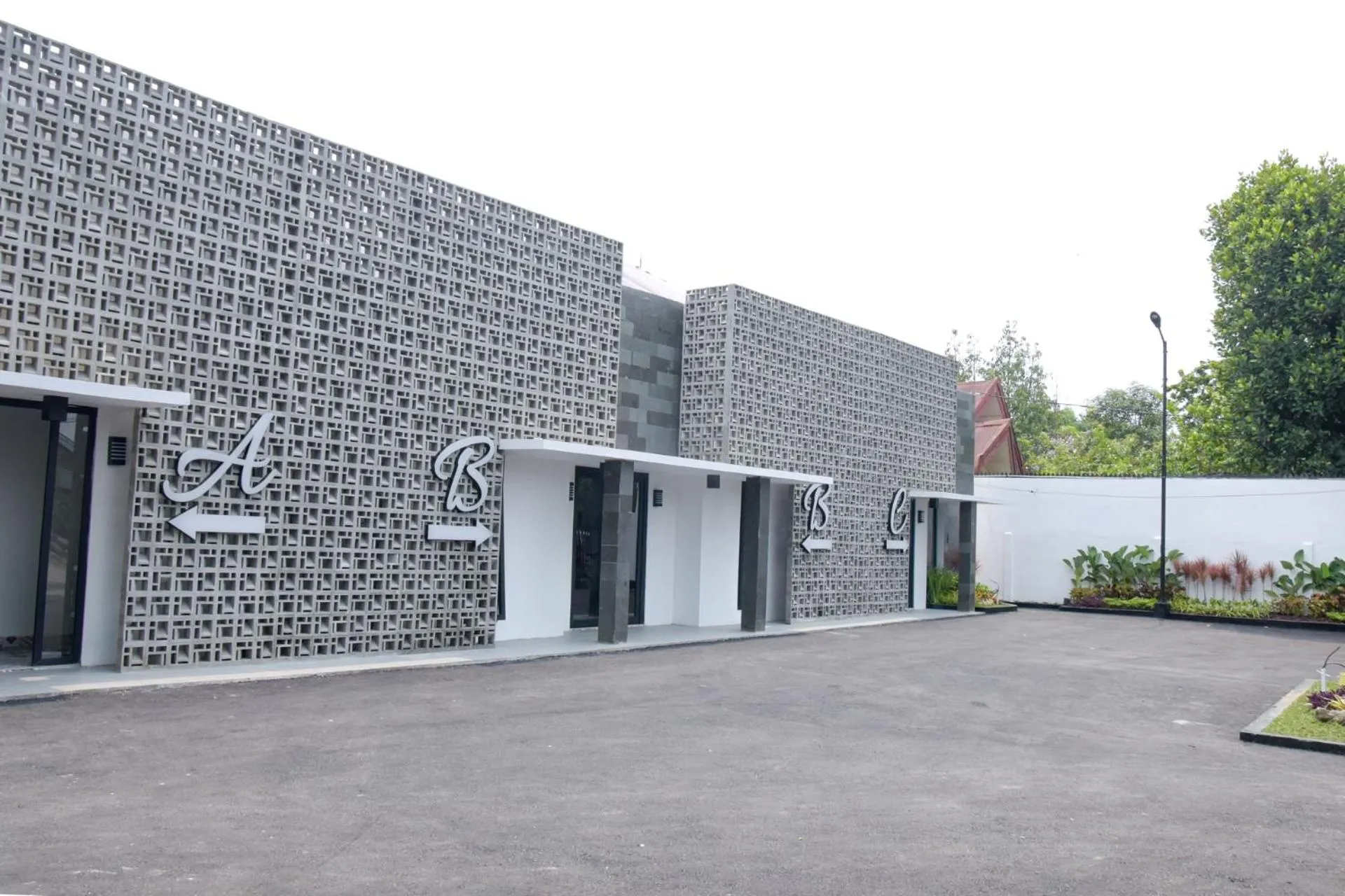 Facade/entrance in RedDoorz Plus near UNIMED Medan