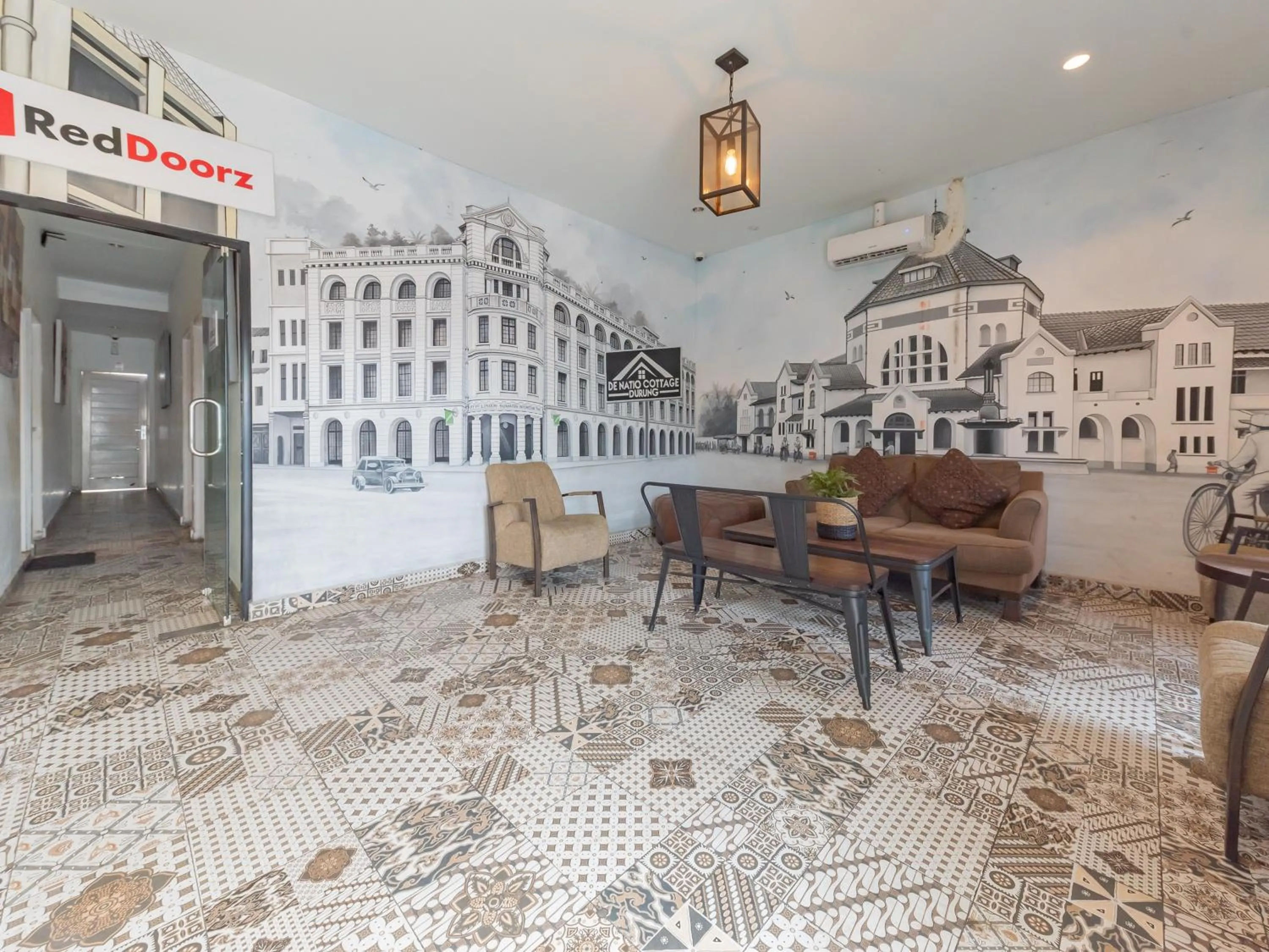 Seating area in RedDoorz Plus near UNIMED Medan