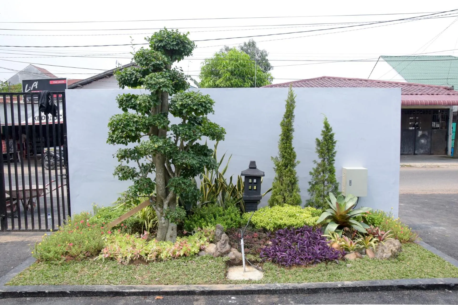 Garden in RedDoorz Plus near UNIMED Medan