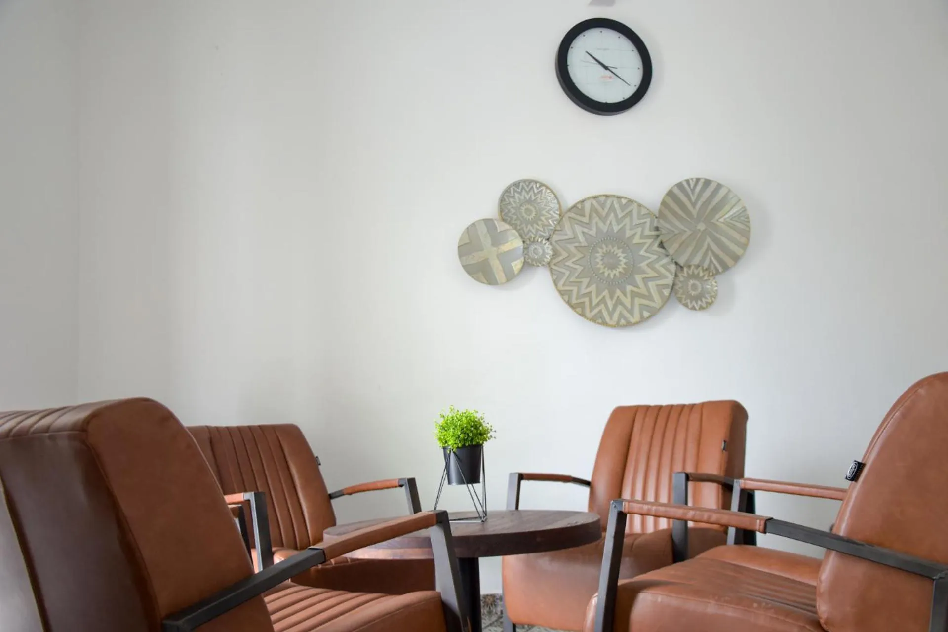 Seating area in RedDoorz Plus near UNIMED Medan