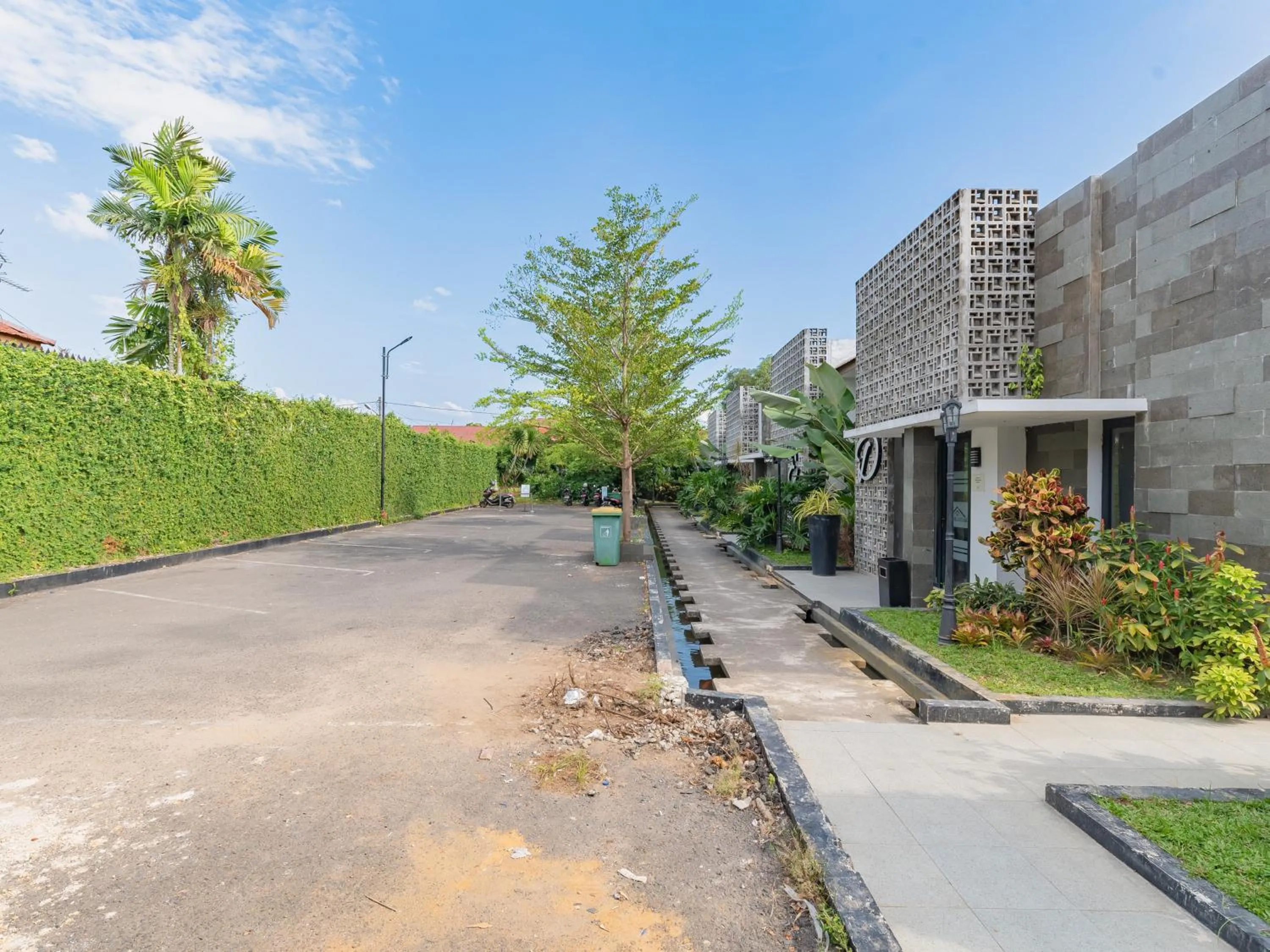 Property building in RedDoorz Plus near UNIMED Medan