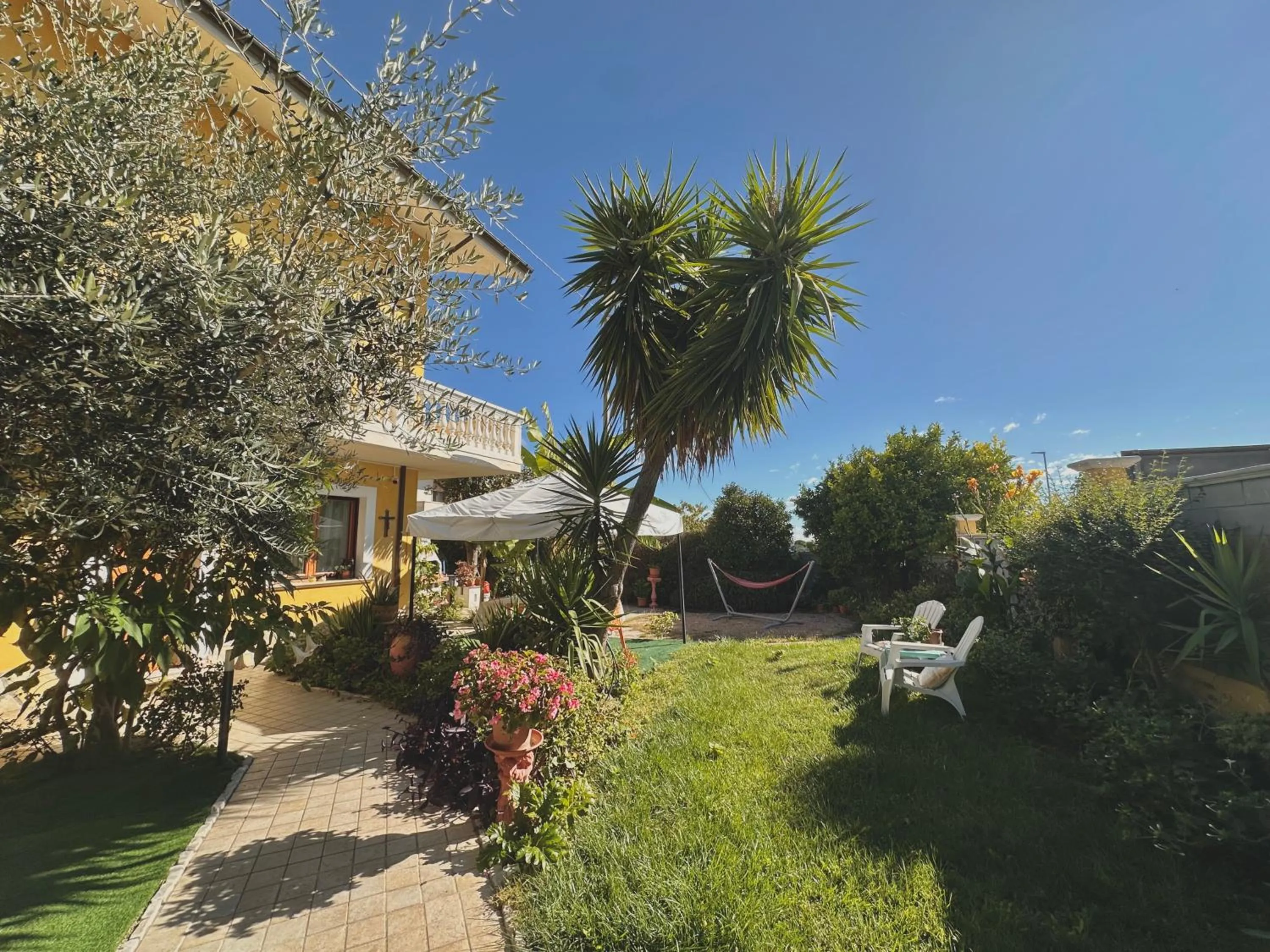 Garden in B&B Mariposa