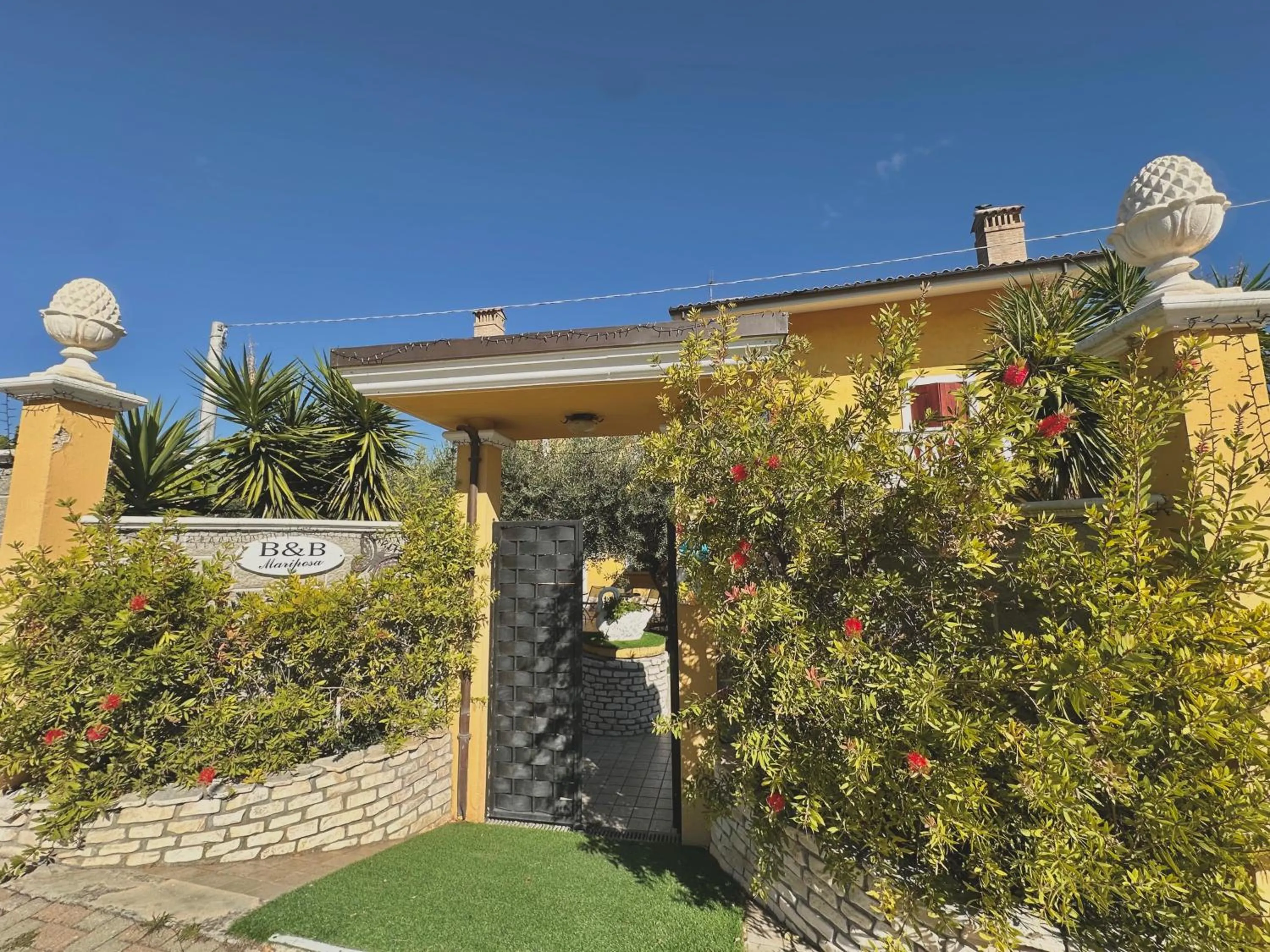 Property building in B&B Mariposa