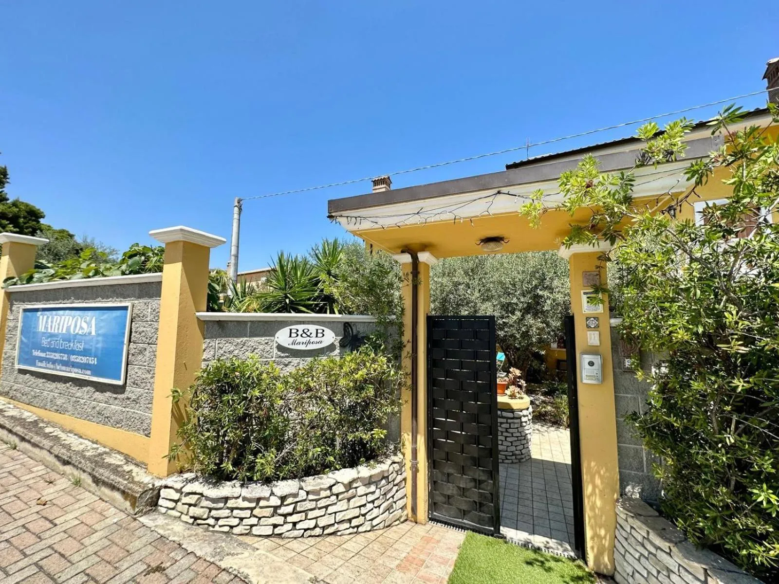 Property building in B&B Mariposa