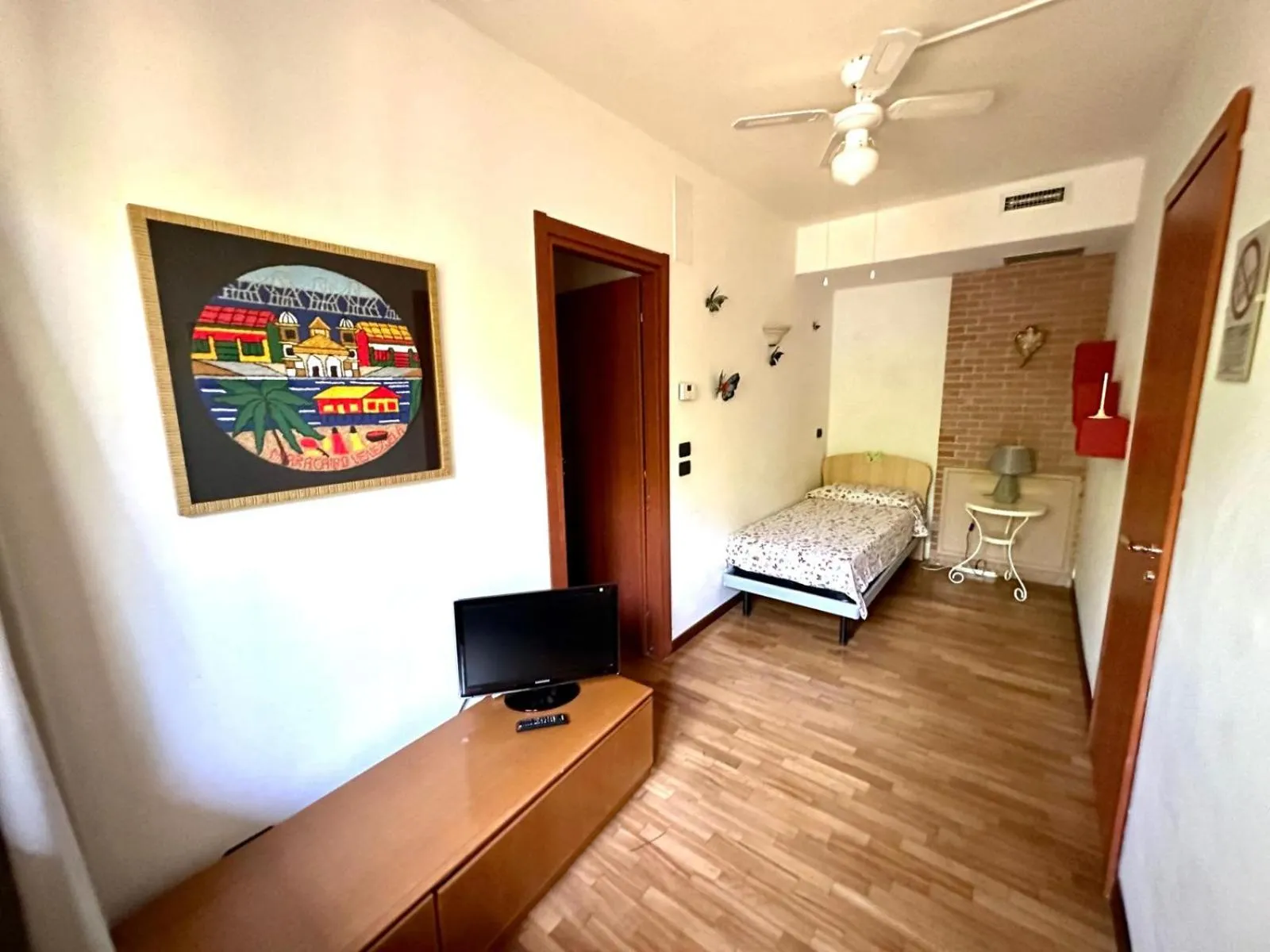 Photo of the whole room, Bed in B&B Mariposa