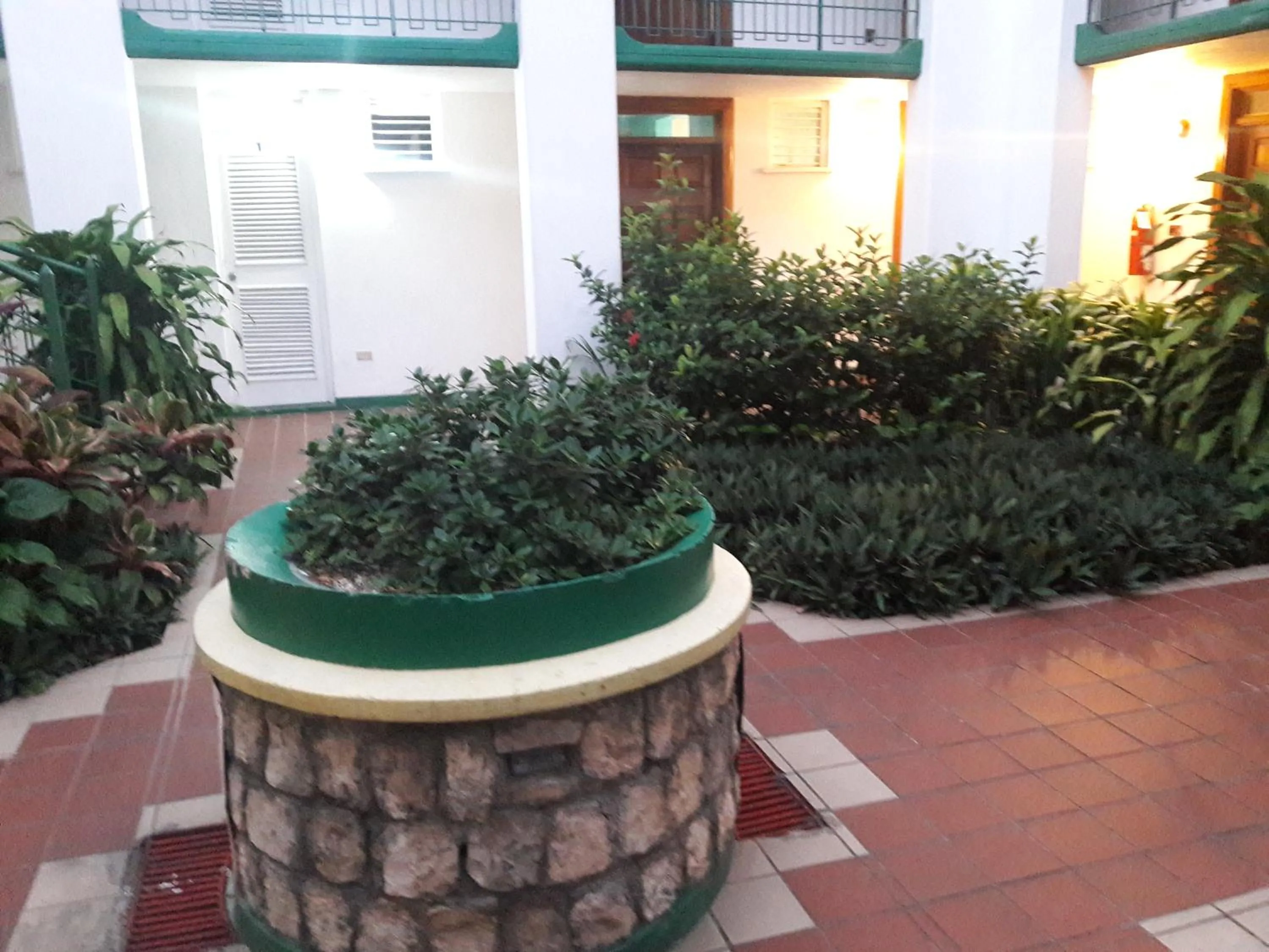 Cool's 1 bedroom Beach & Garden View