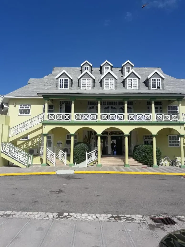 Cool's 1 bedroom Beach & Garden View