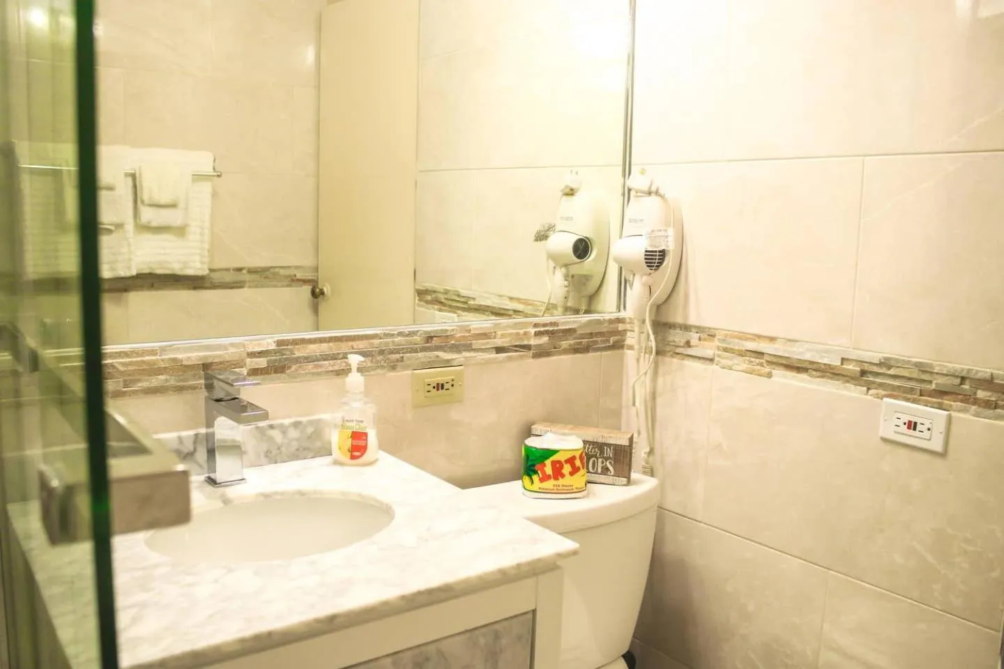 Cool's 1 bedroom Beach & Garden View