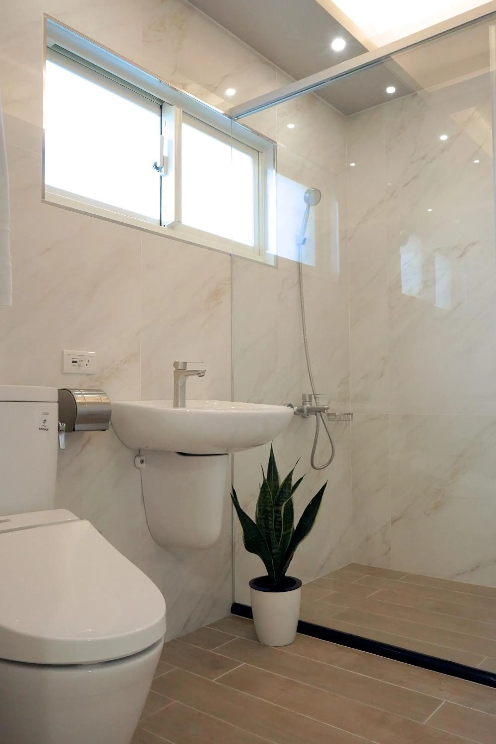 Shower in Little Piggy B&B