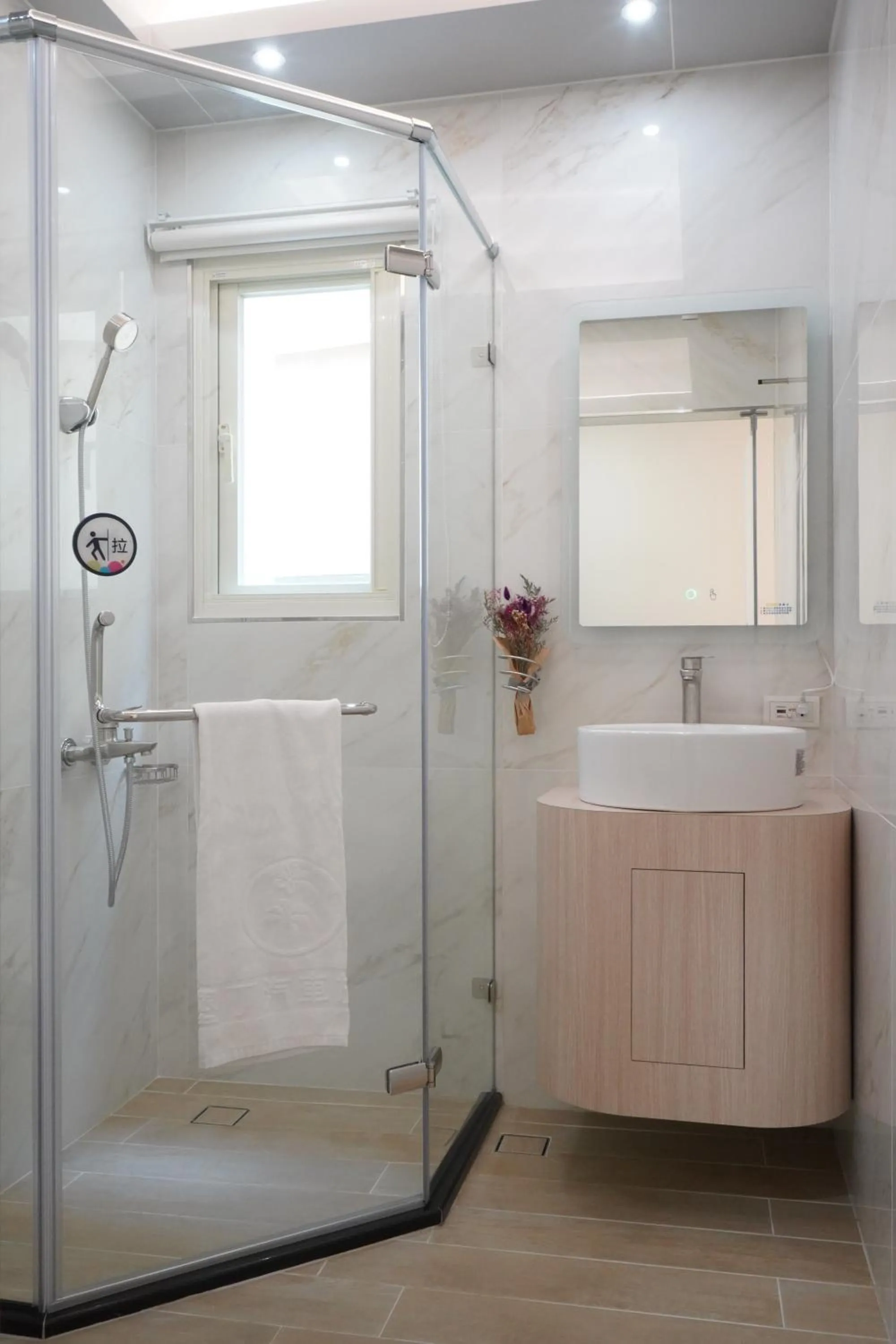 Shower in Little Piggy B&B